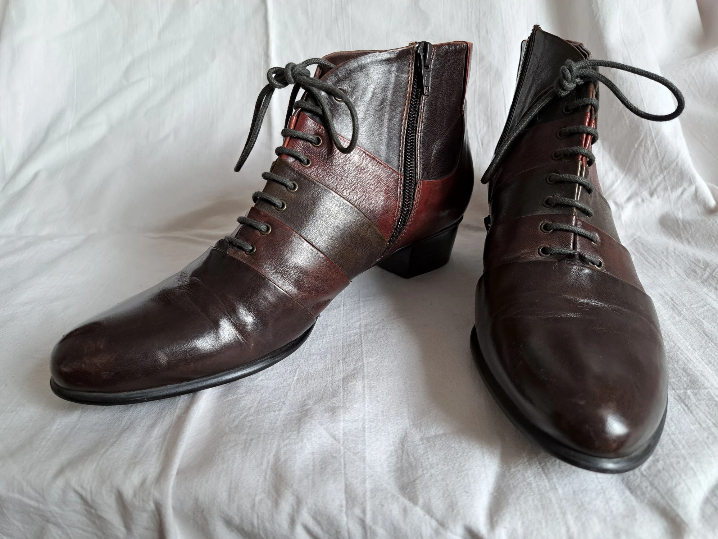 Paar Stiefeletten