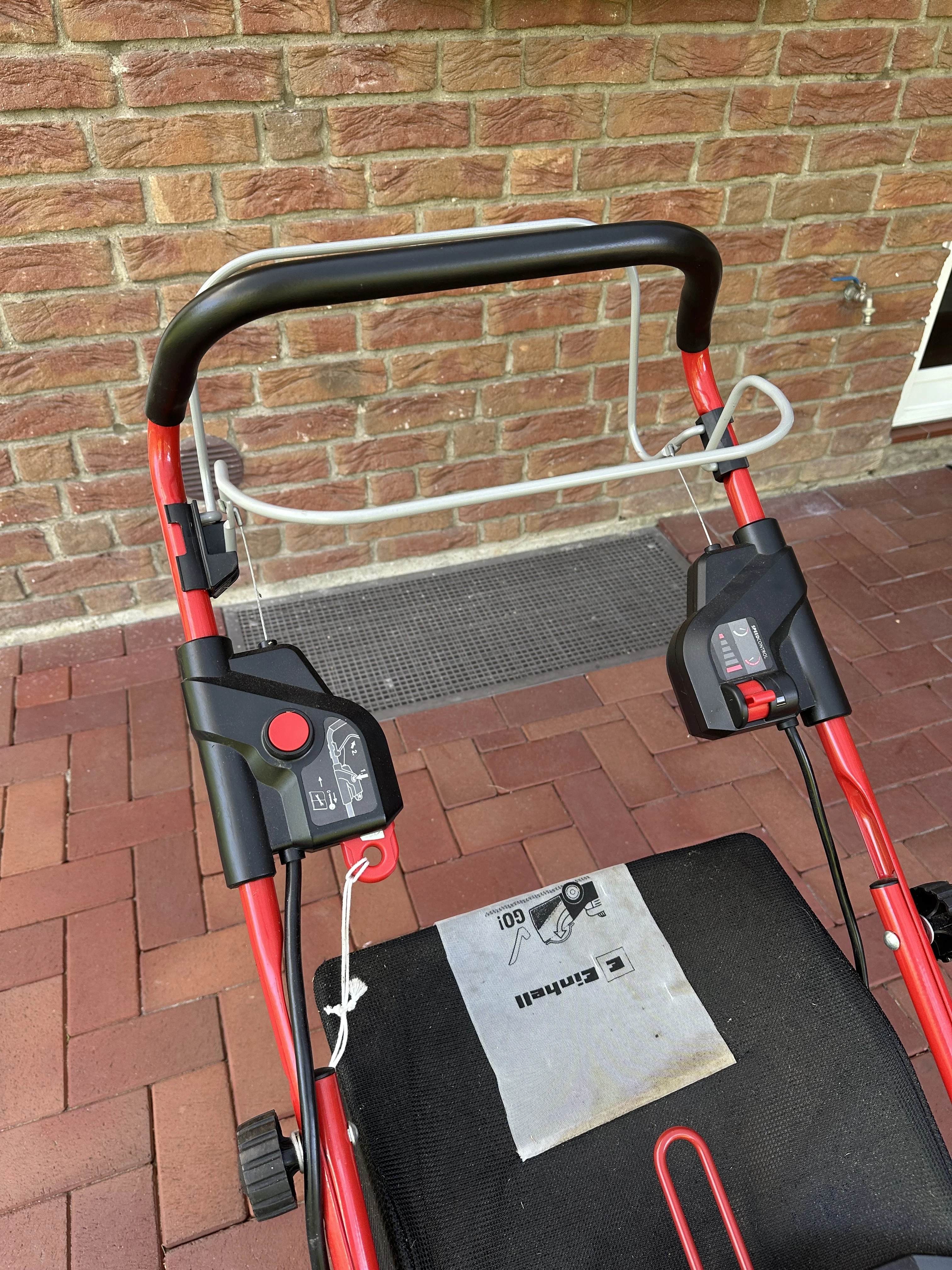 Bedienung mit Fahrgeschwindigkeitsregelung