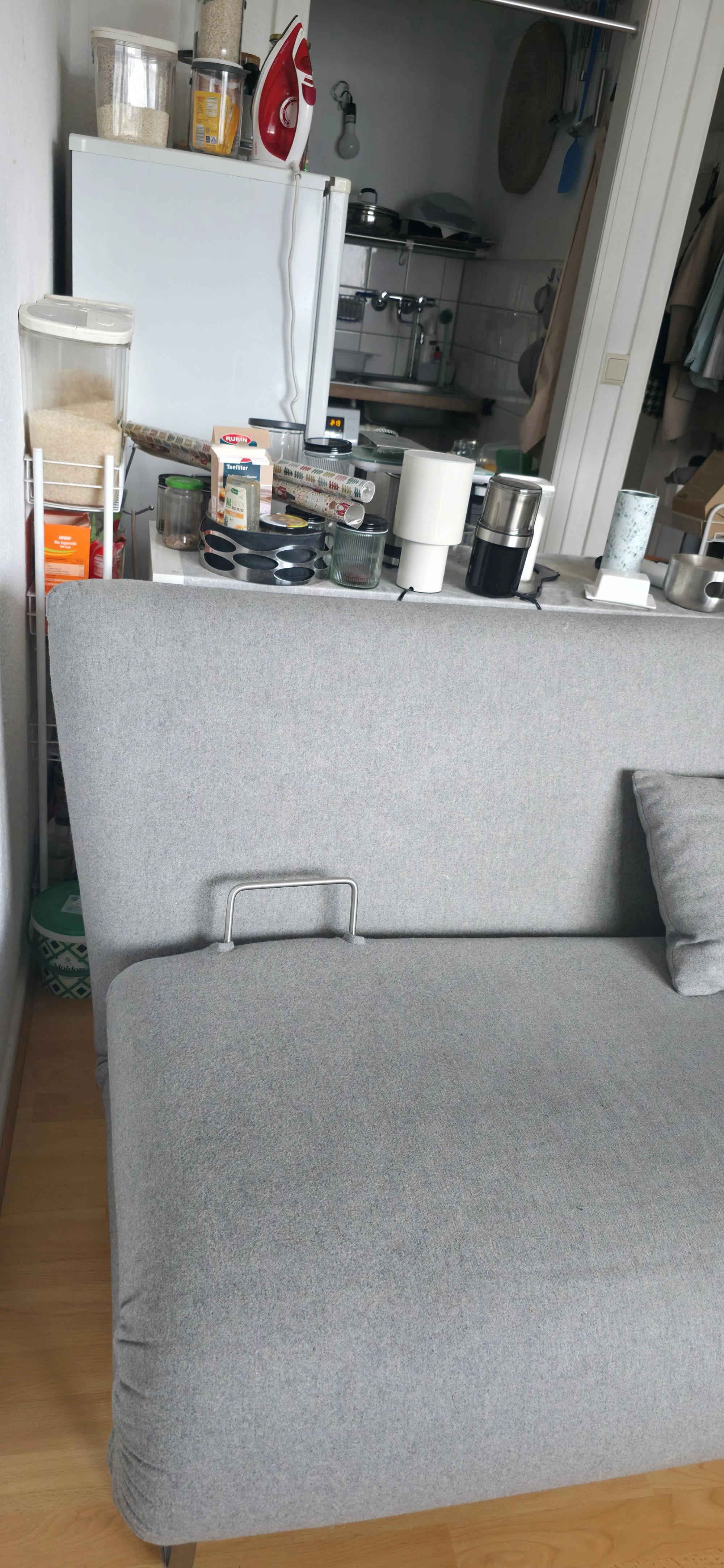 Zusammengeklappt mit dem Fuß nach oben