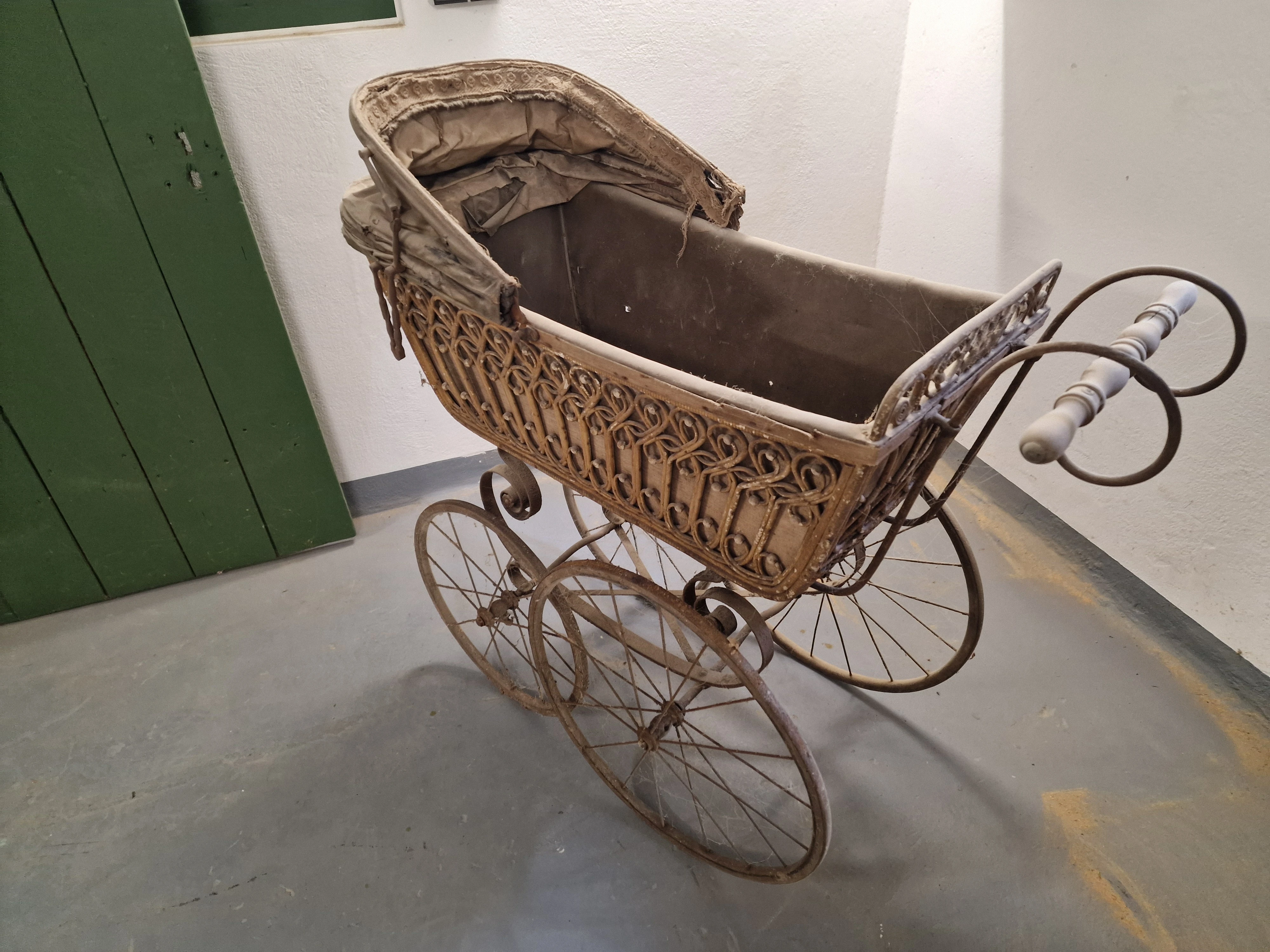 Kinderwagen um 1900