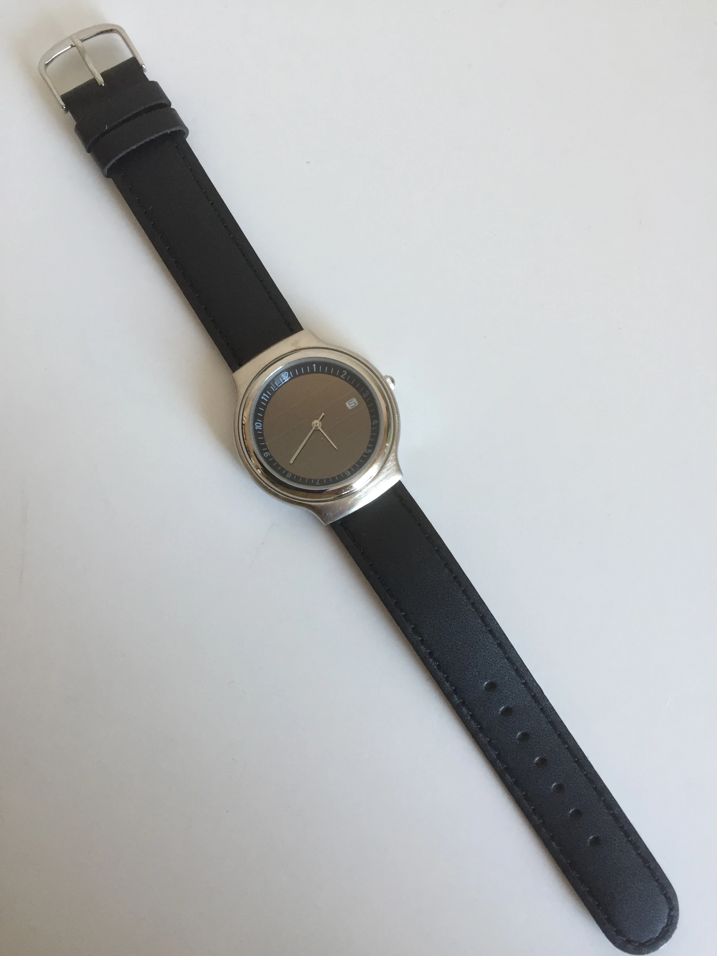 Hochwertige Armbanduhr Design-Klassiker 
