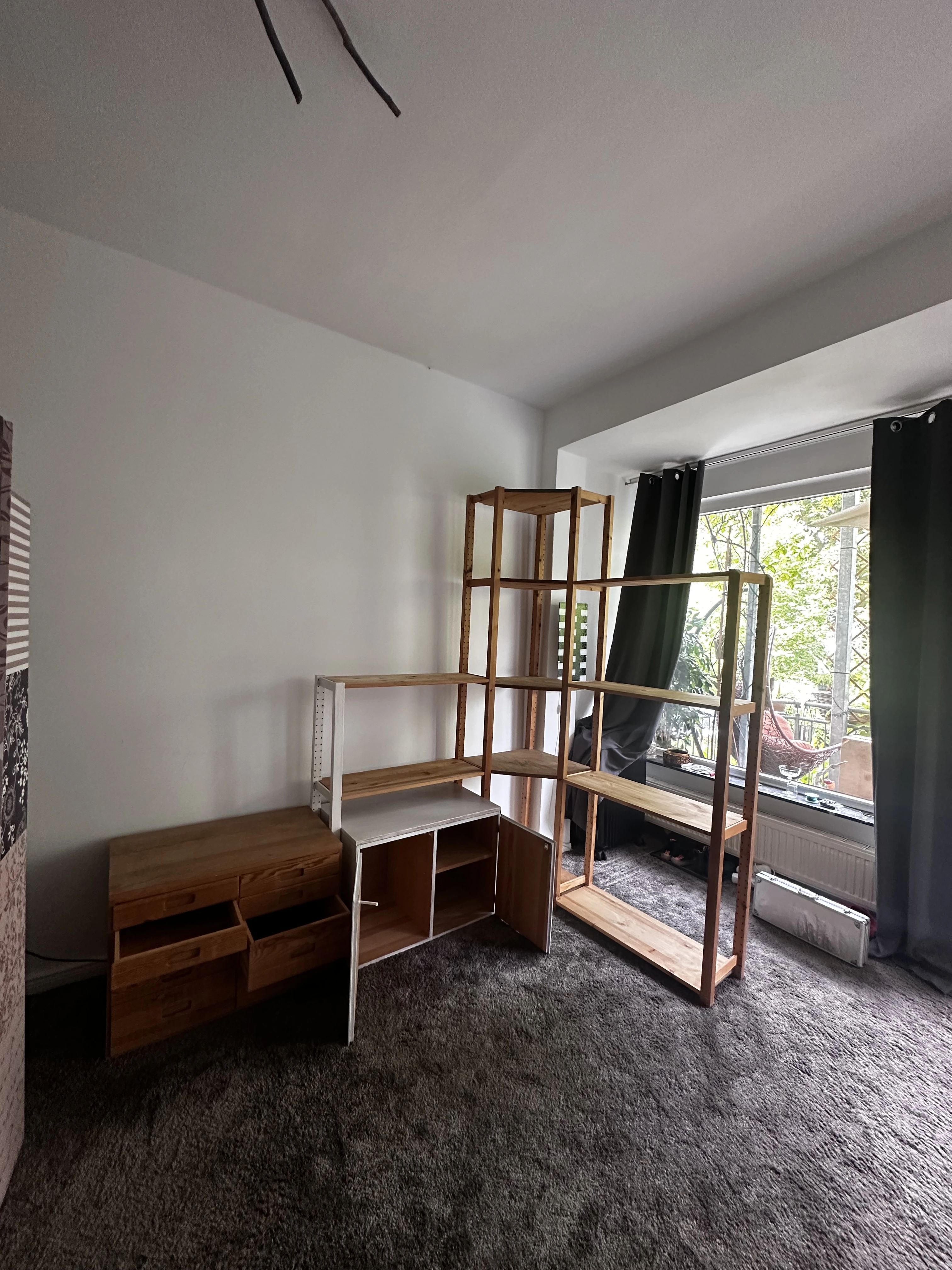 1 Schrank mit Schubladen, 1 Schrank mit Fächern 
