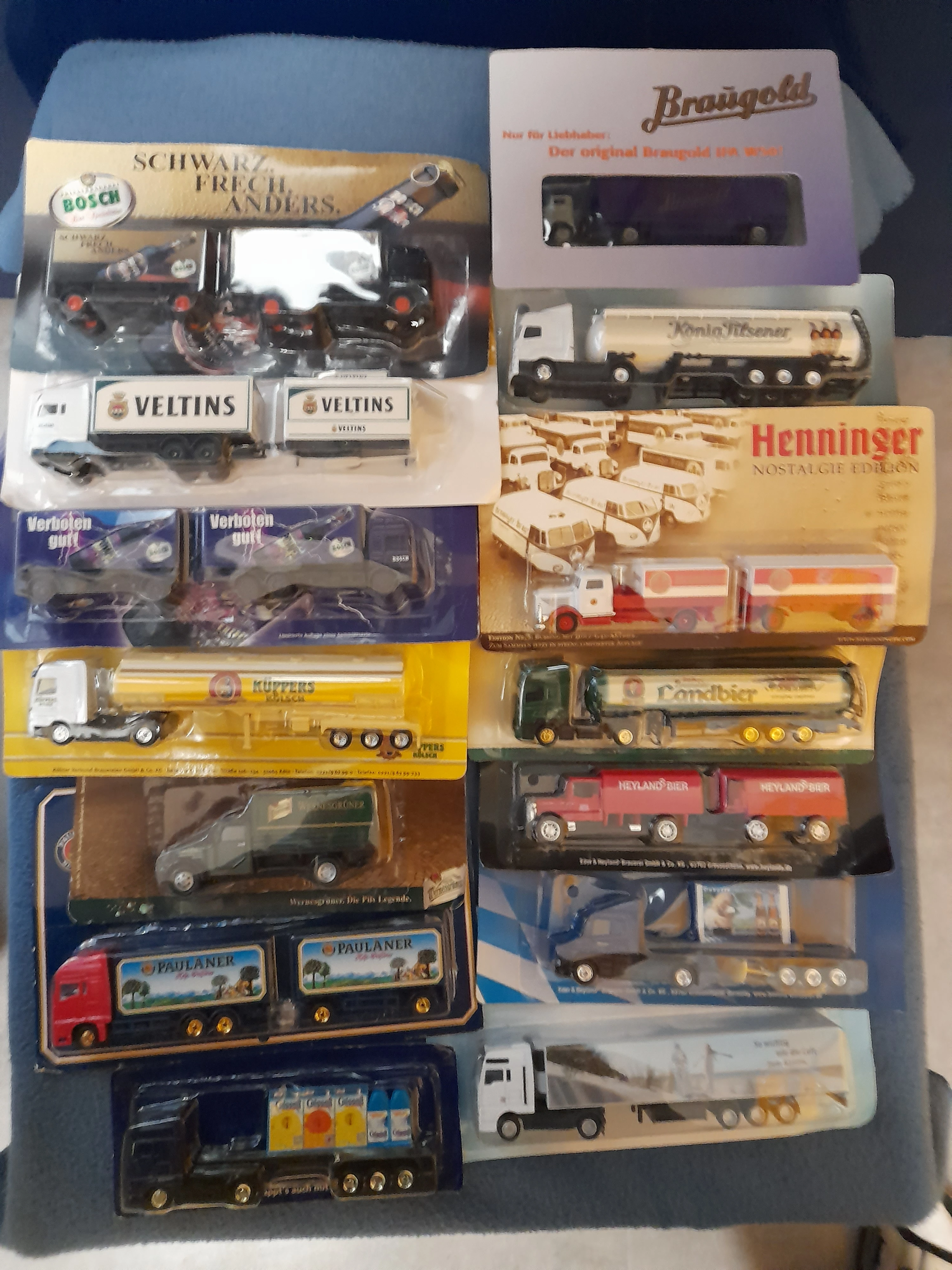 14 Modell-LKW's