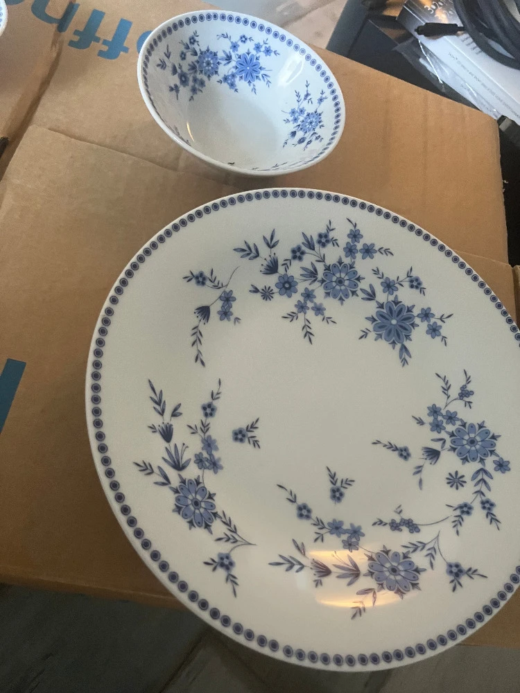 Teller flach und Salatschale