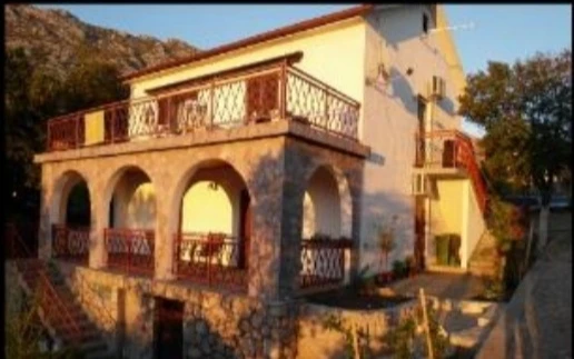 Haus Tinko Karlobag 