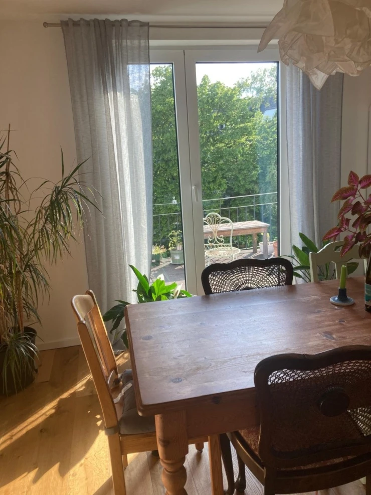 Küche mit Balkon
