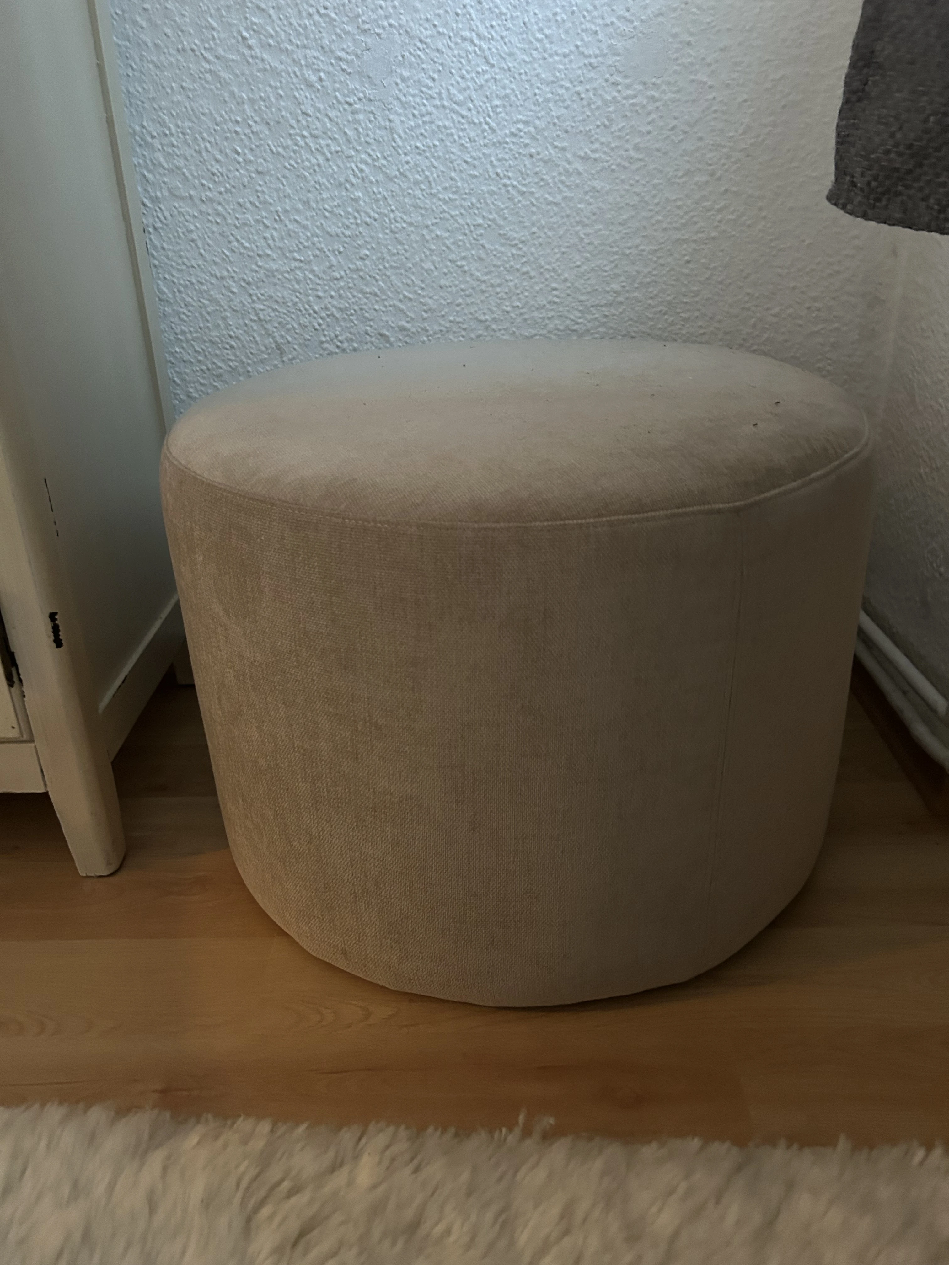 Pouf in beige