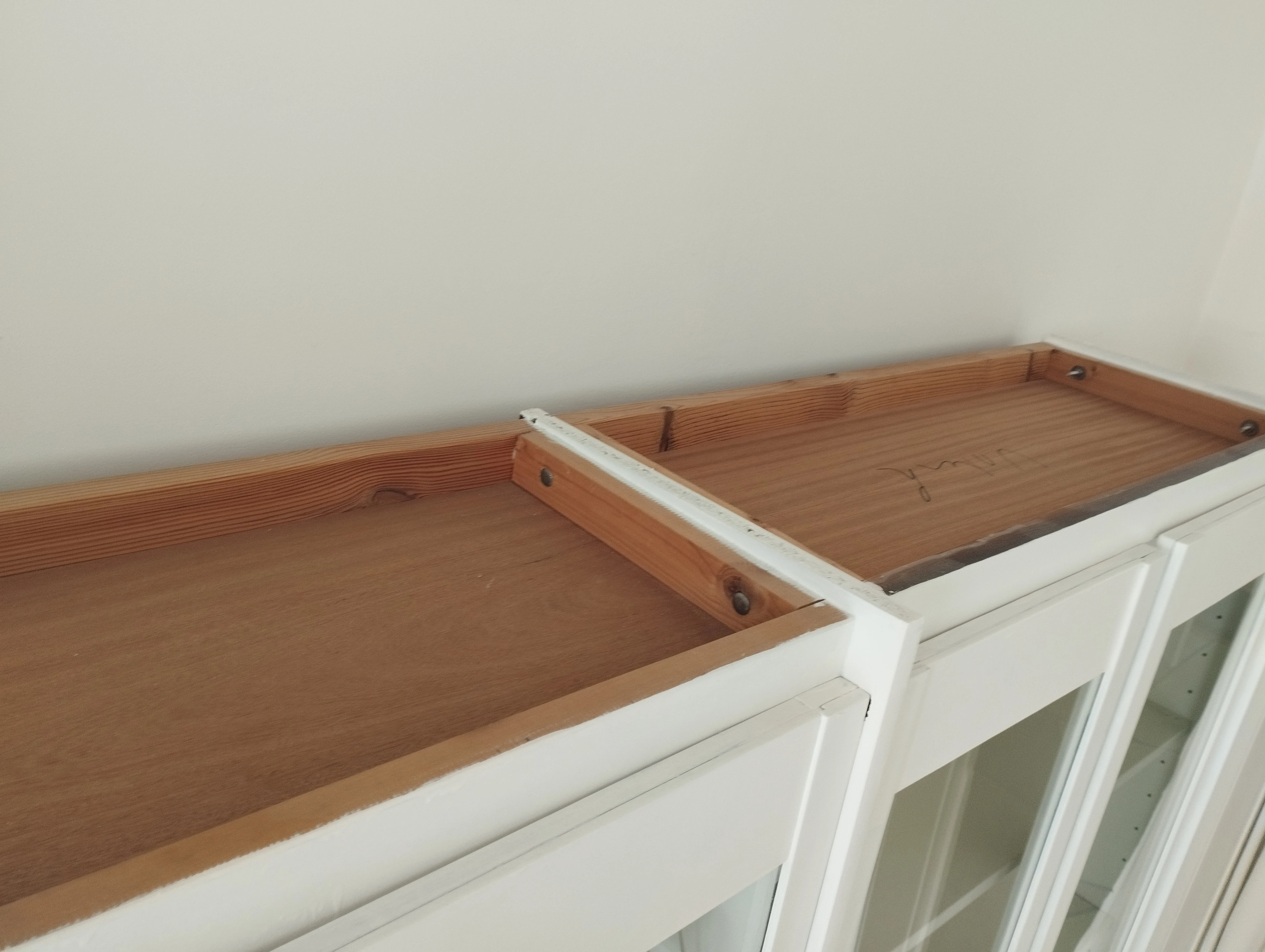Vitrinenschrank9