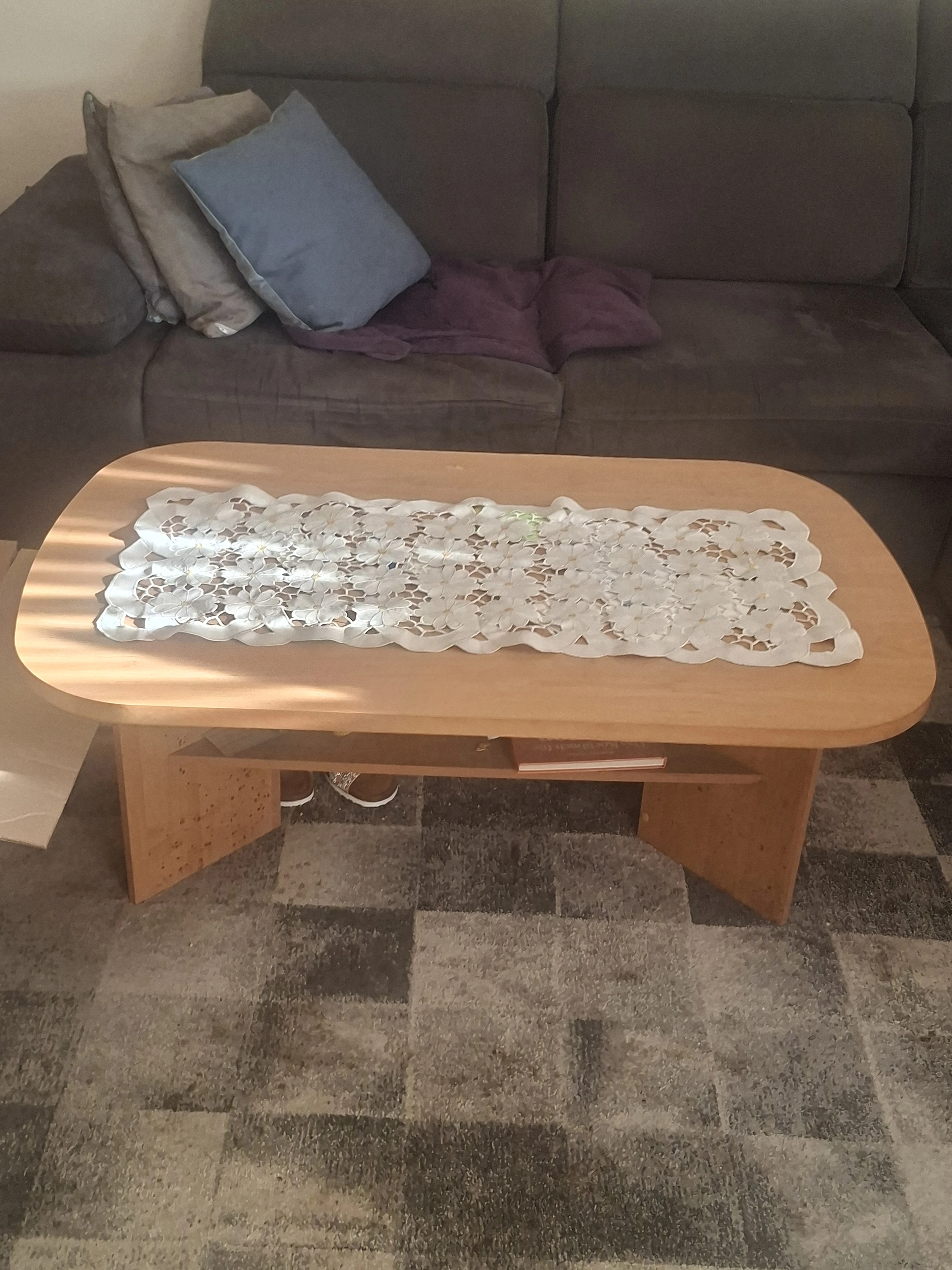 Couchtisch mit Ablagefach