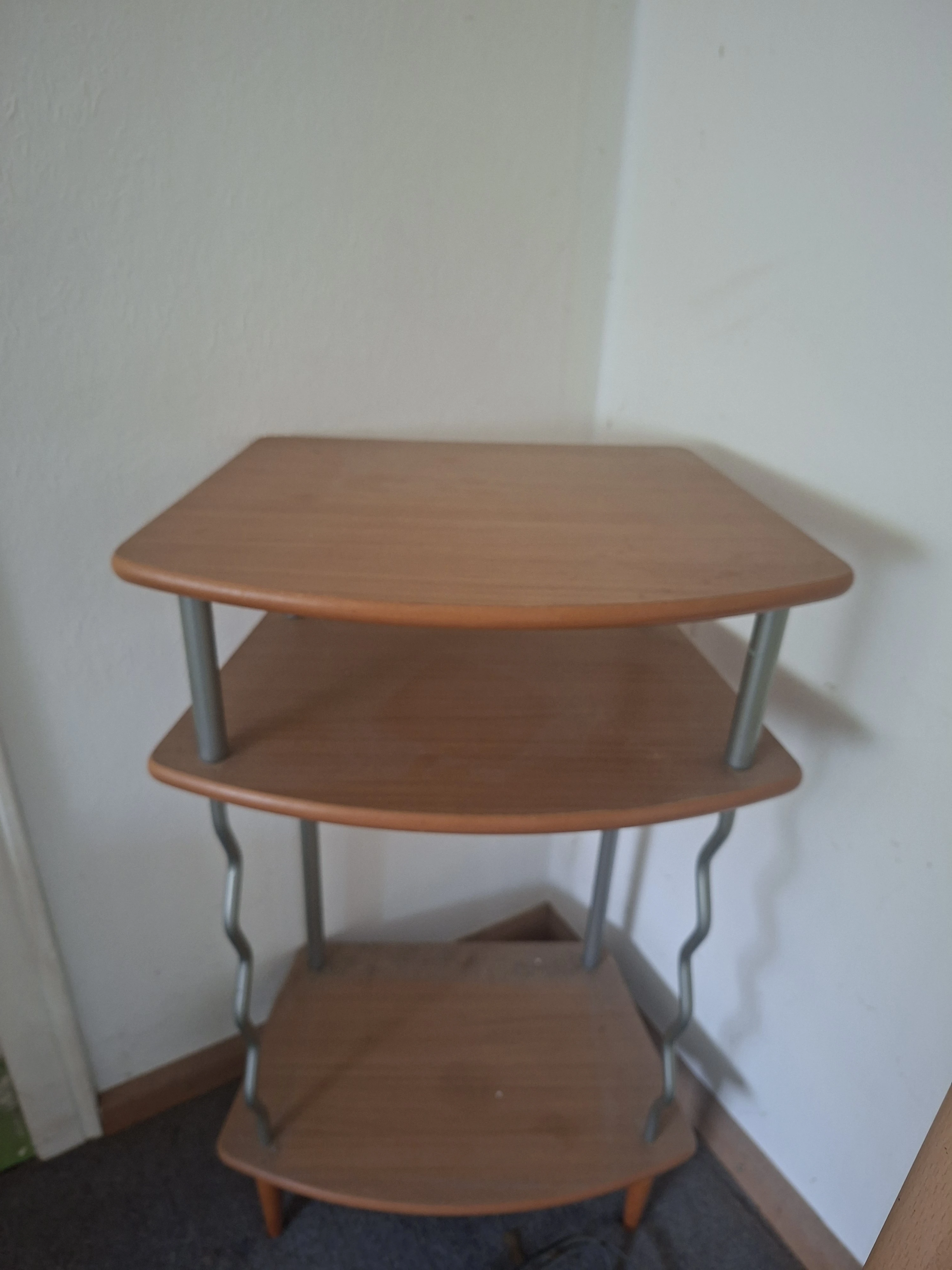 Ablagetisch/Beistelltisch mit Ablagefächer.