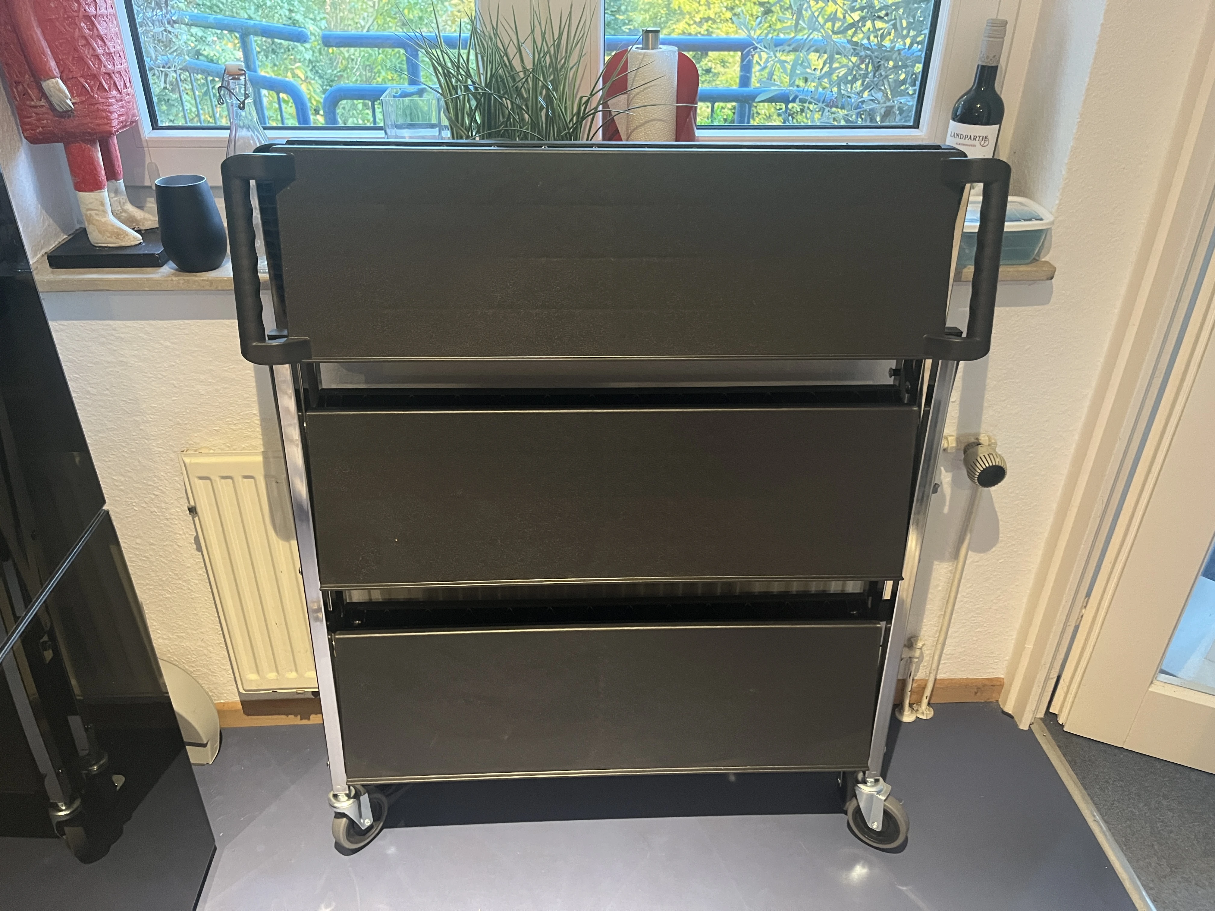 Servierwagen eingeklappt