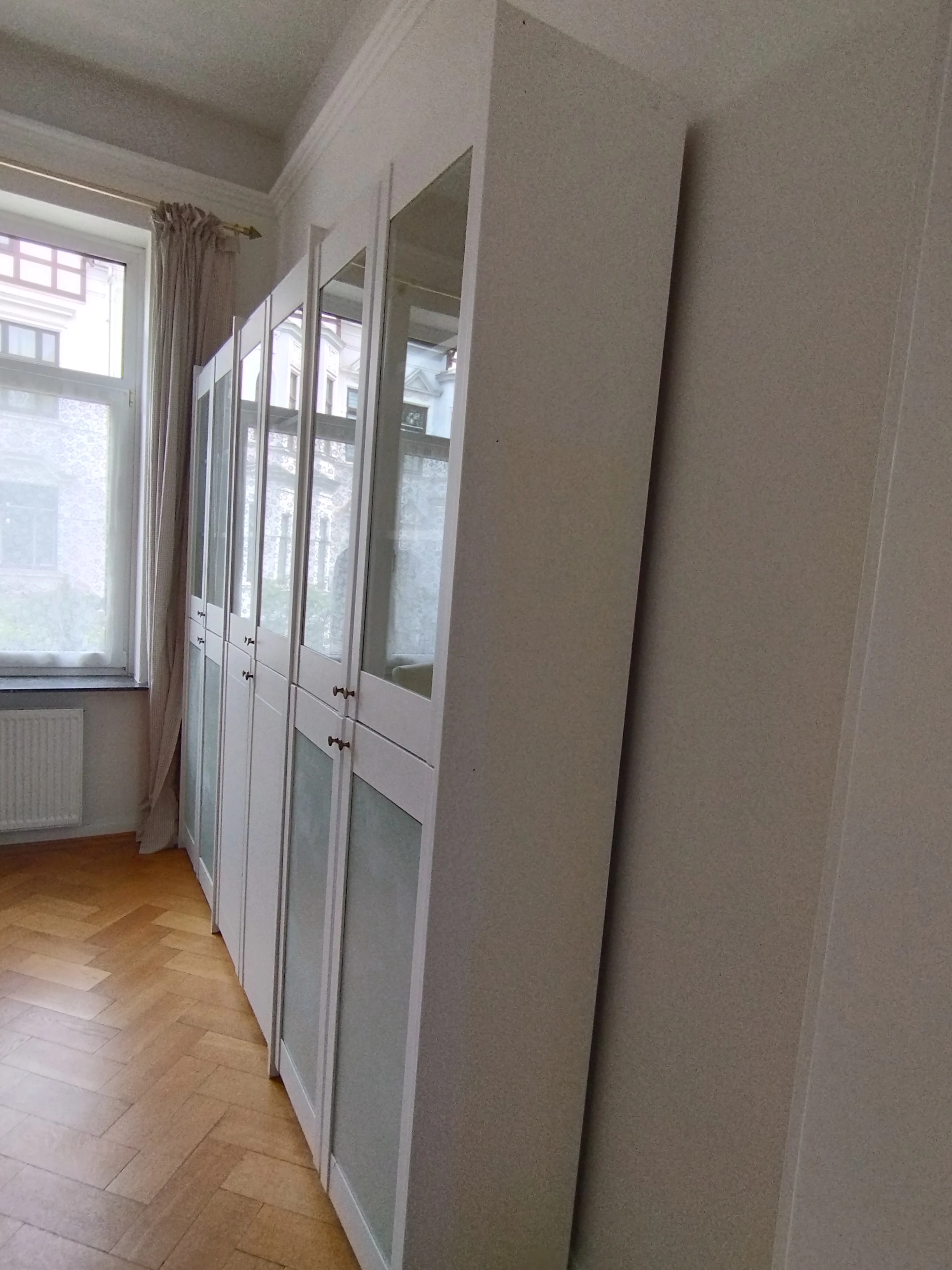 Vitrinenschrank2