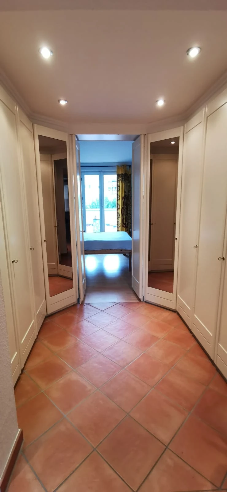 Schlafzimmer mit Einbauschränken
