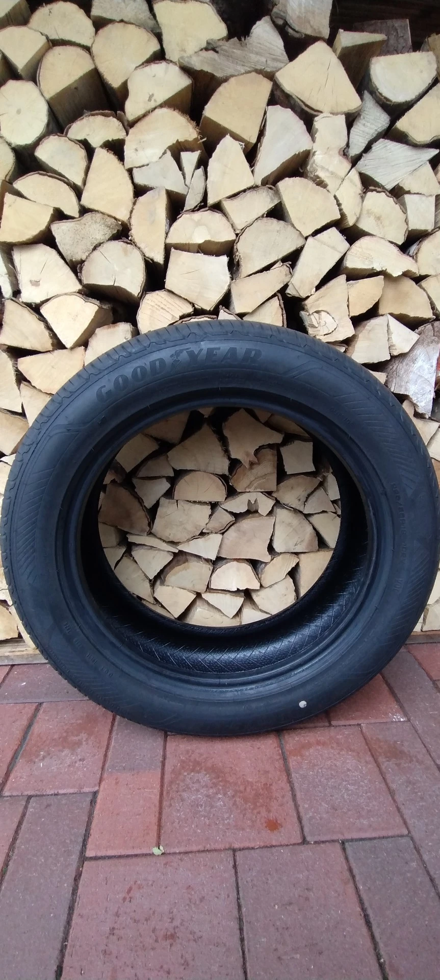 Good Year 225/55 R18 102V XL