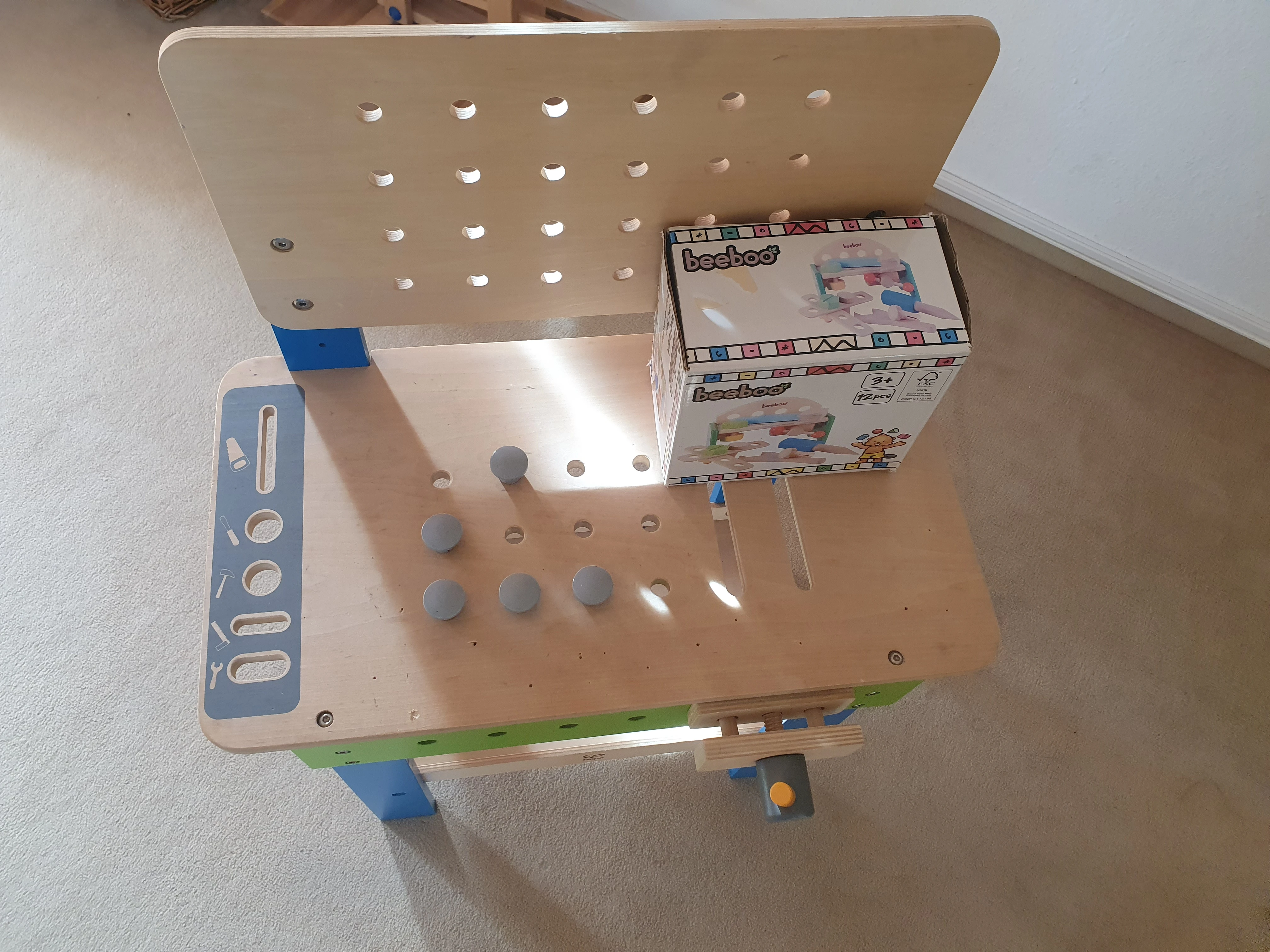 Hape Werkzeugbank mit Zubehör 