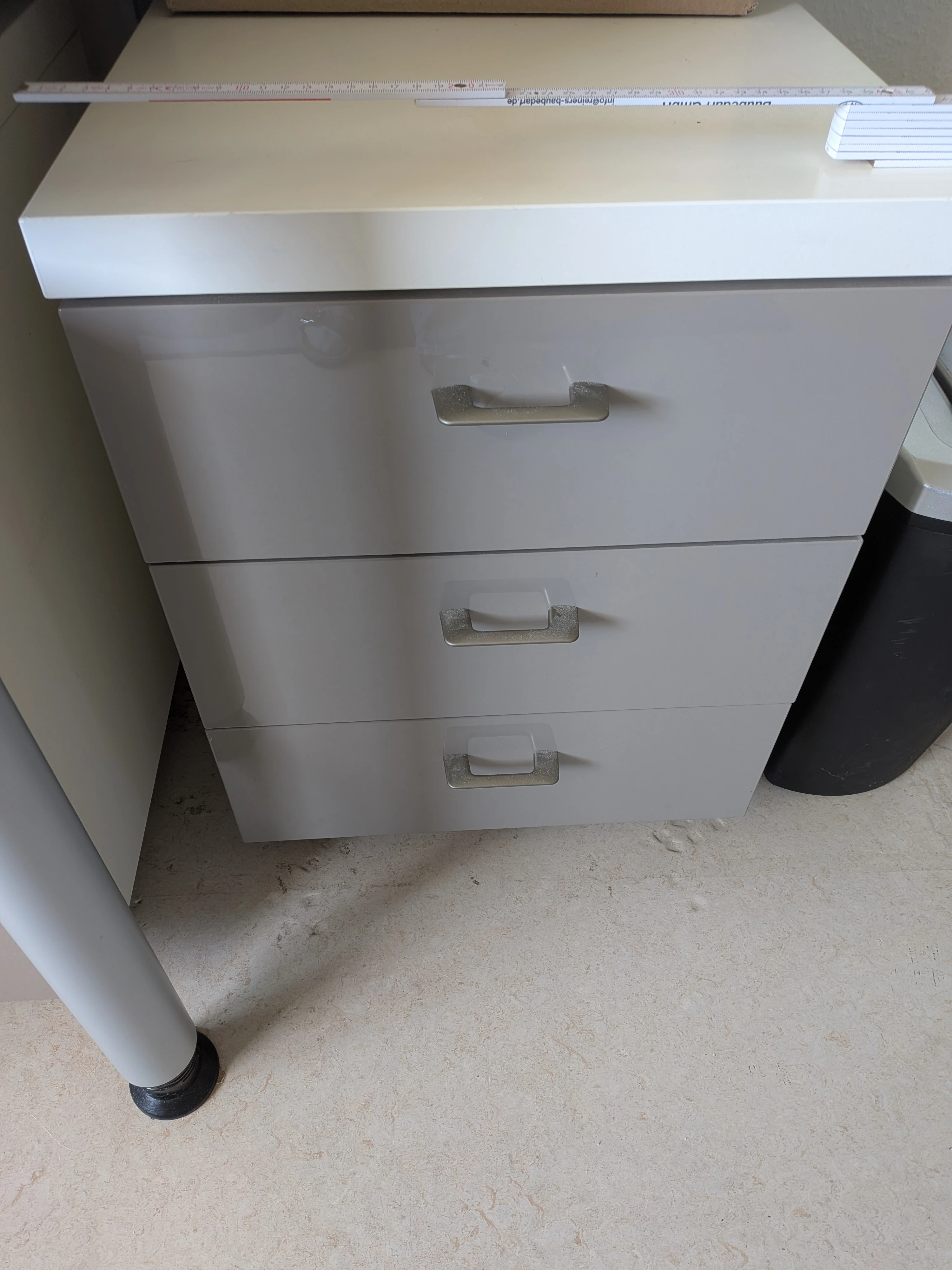 Flexibel einsetzbarer Rollcontainer 