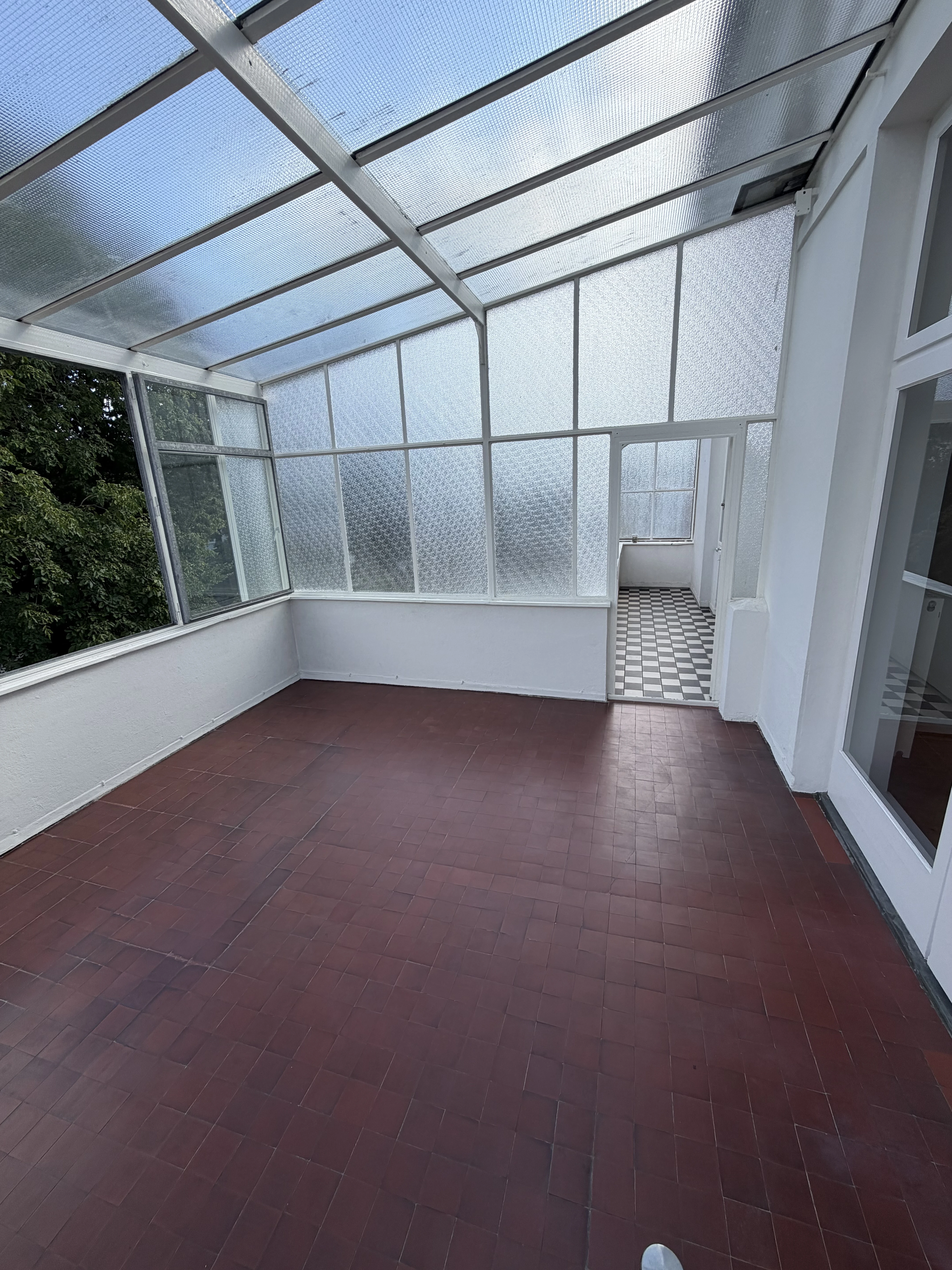 Wintergarten mit Zugang zum Bakon hinten