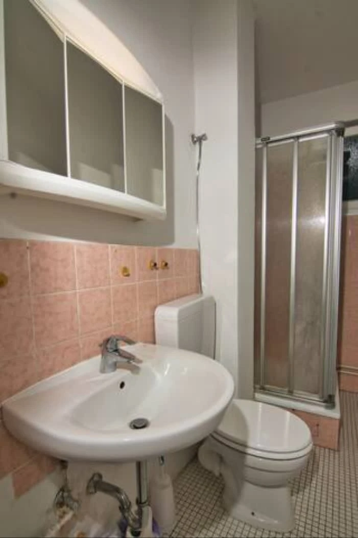 Bathroom (Bad)
