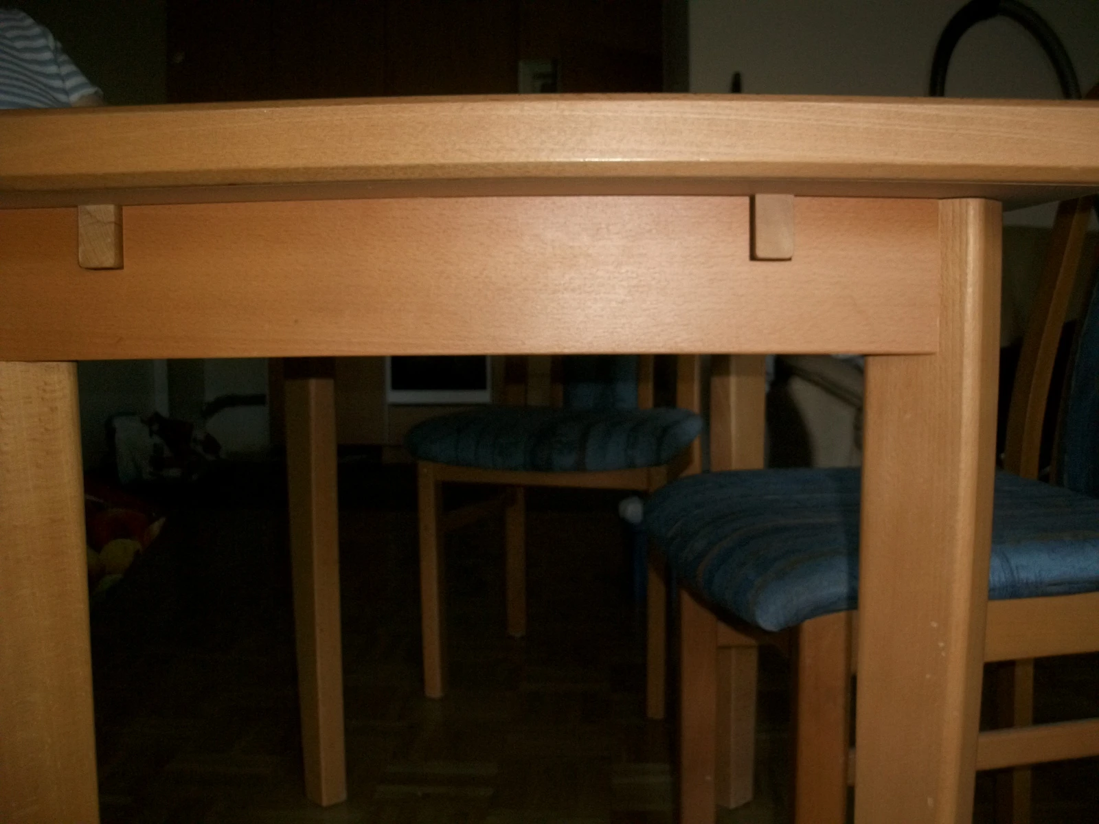 Küchentisch 69 x 99 + 70 cm Holz massiv + teilmassiv Erle 3 Stühle