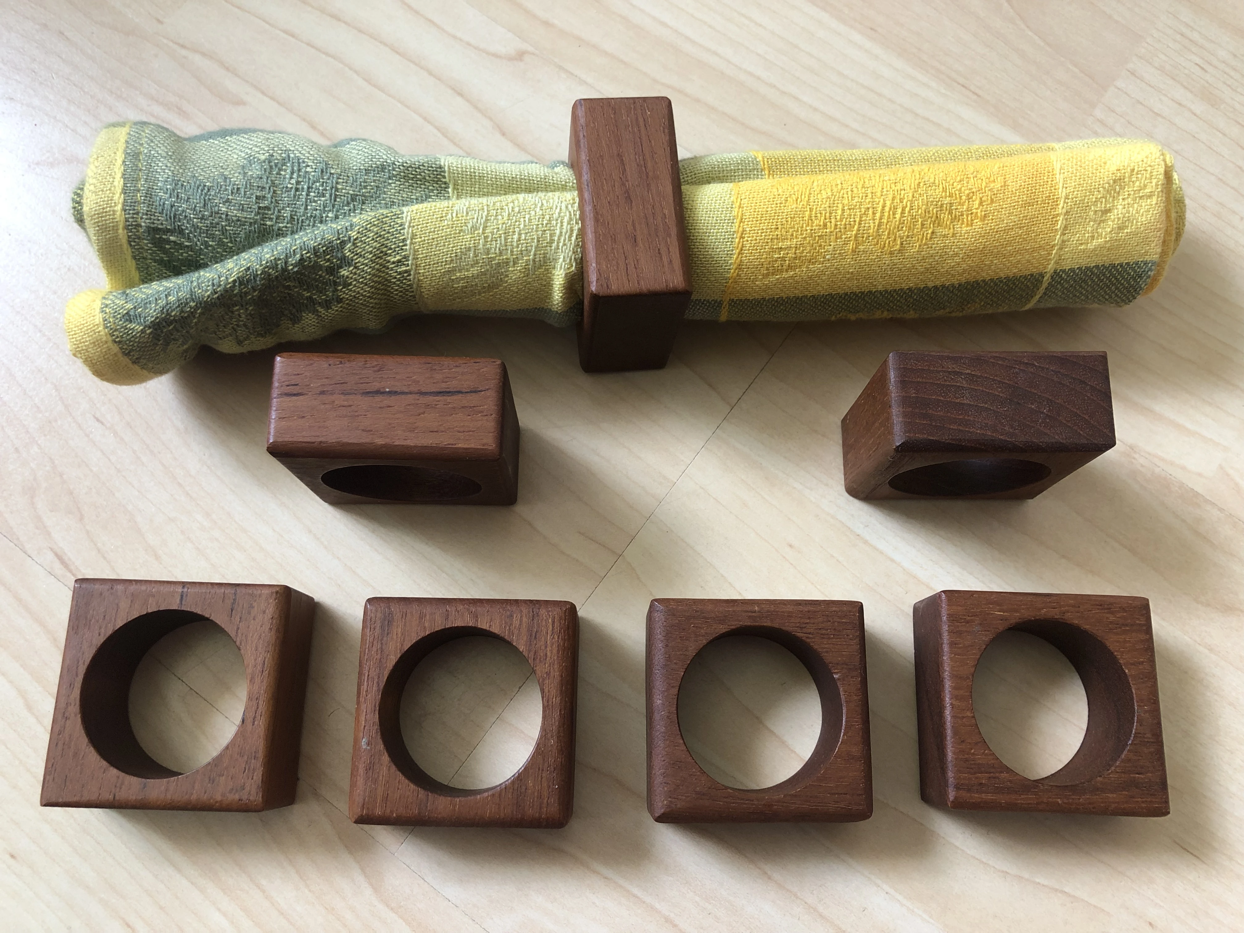 Dekorative Serviettenringe aus Holz 