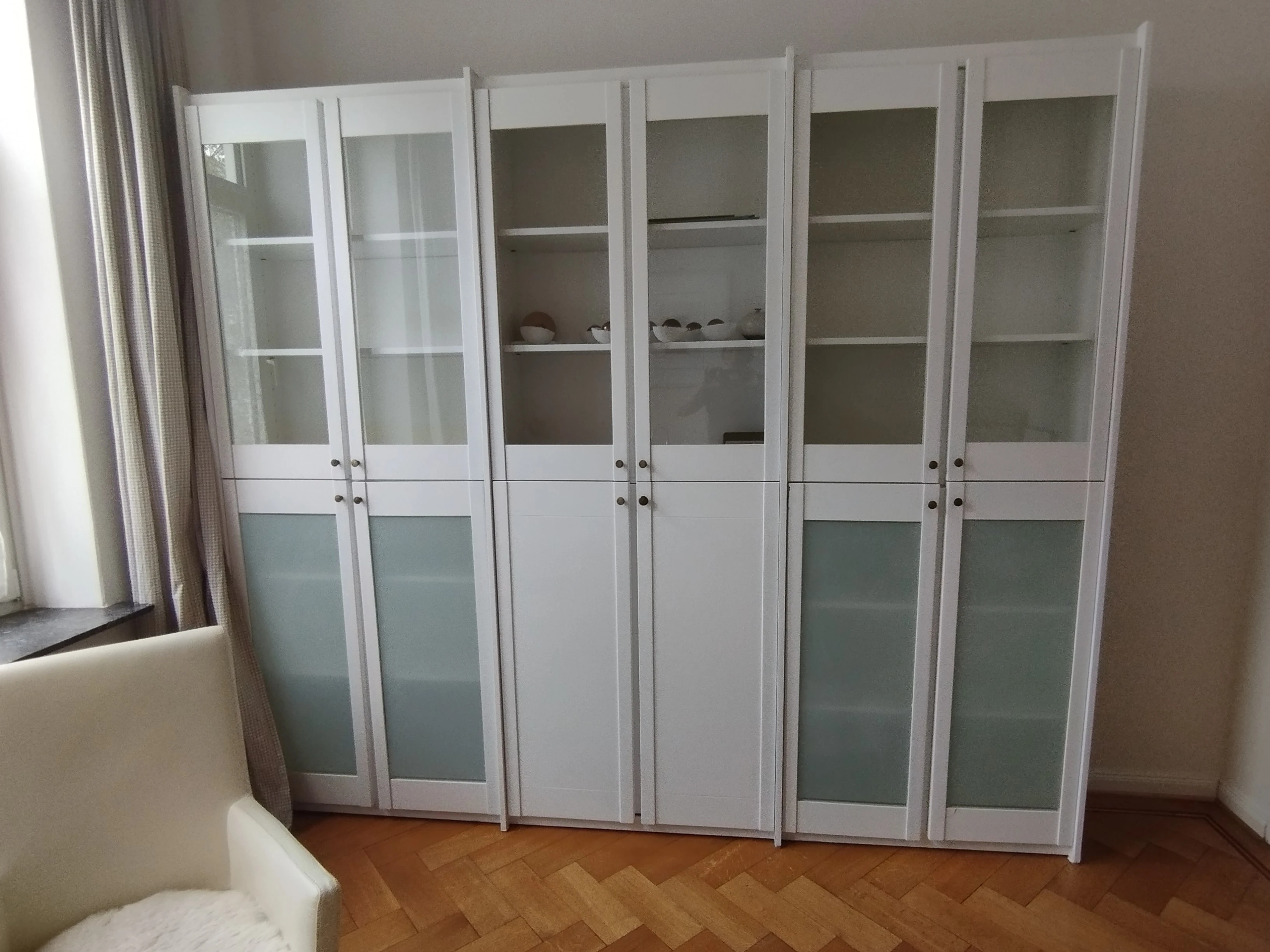 Vitrinenschrank 1