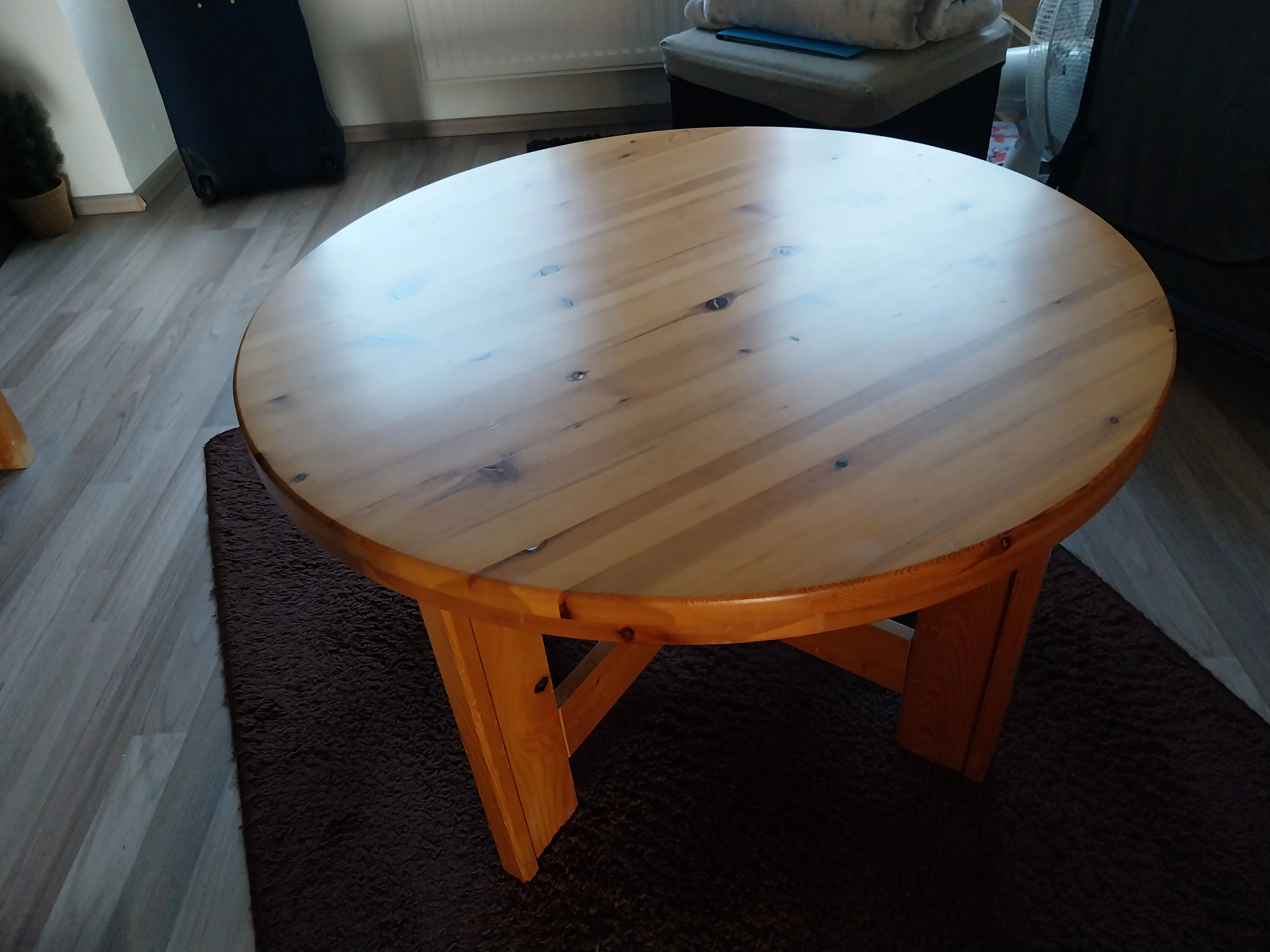 Holztisch sehr stabil 