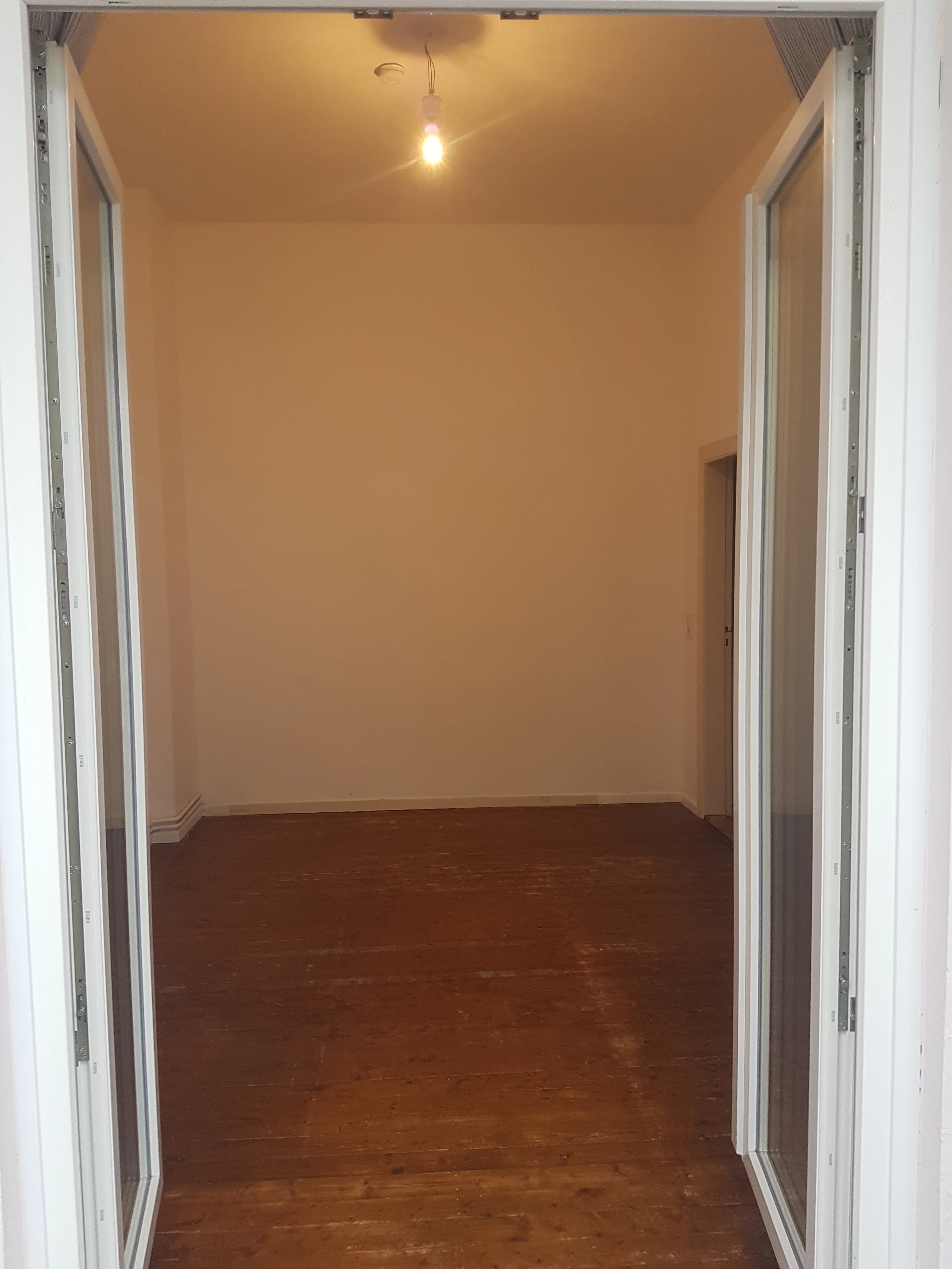Schlafzimmer (Blick vom Balkon)