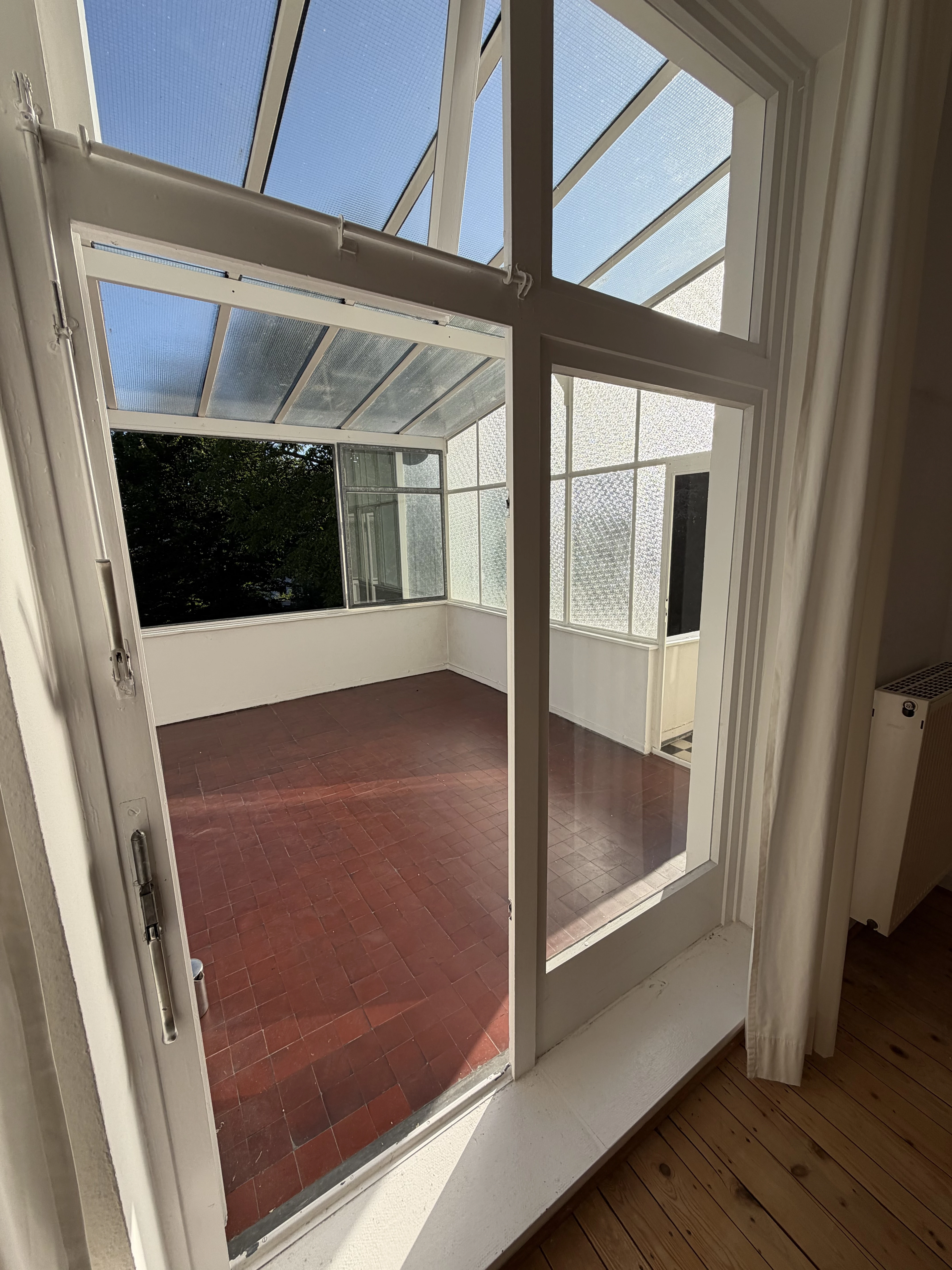 Wintergarten mit Zugang zum Bakon hinten
