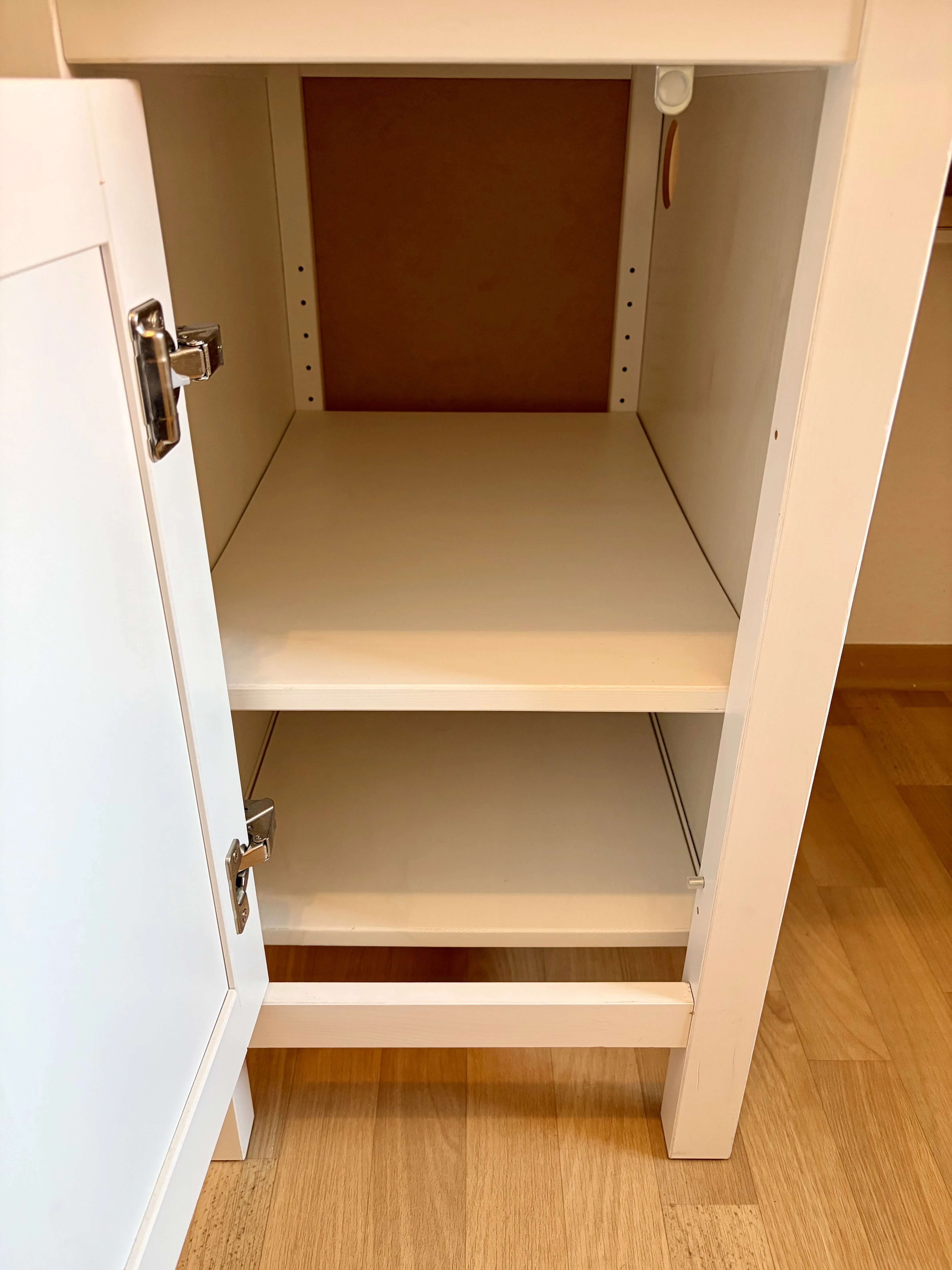 Schrank links