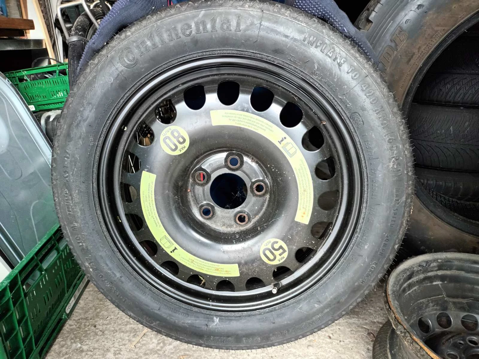 Autoreifen mit Felgen 