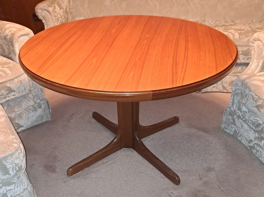 Tisch, 100 cm Durchmesser, höhenverstellbar