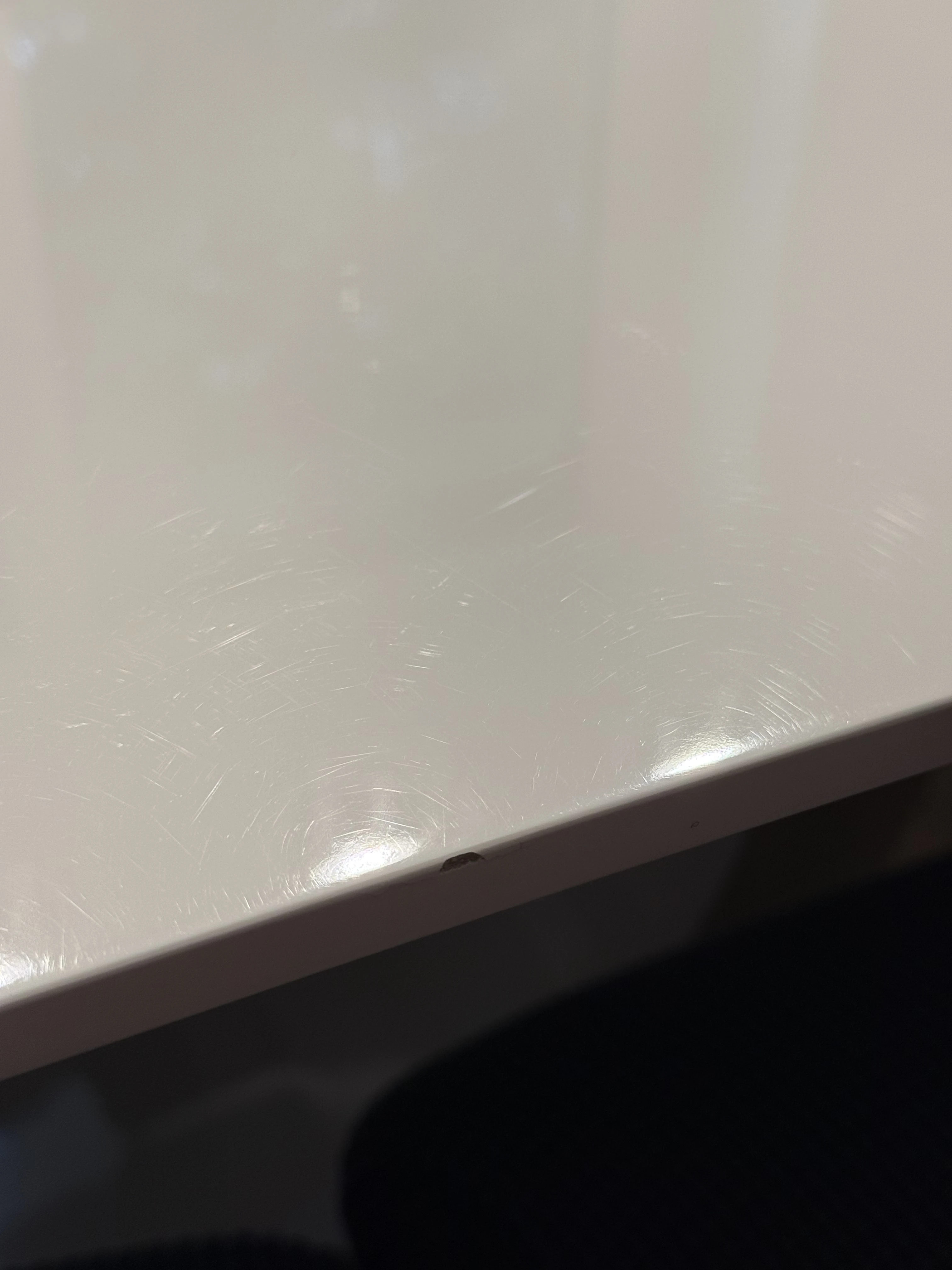 3. Abplatzung + Kratzer bei Lichteinfall