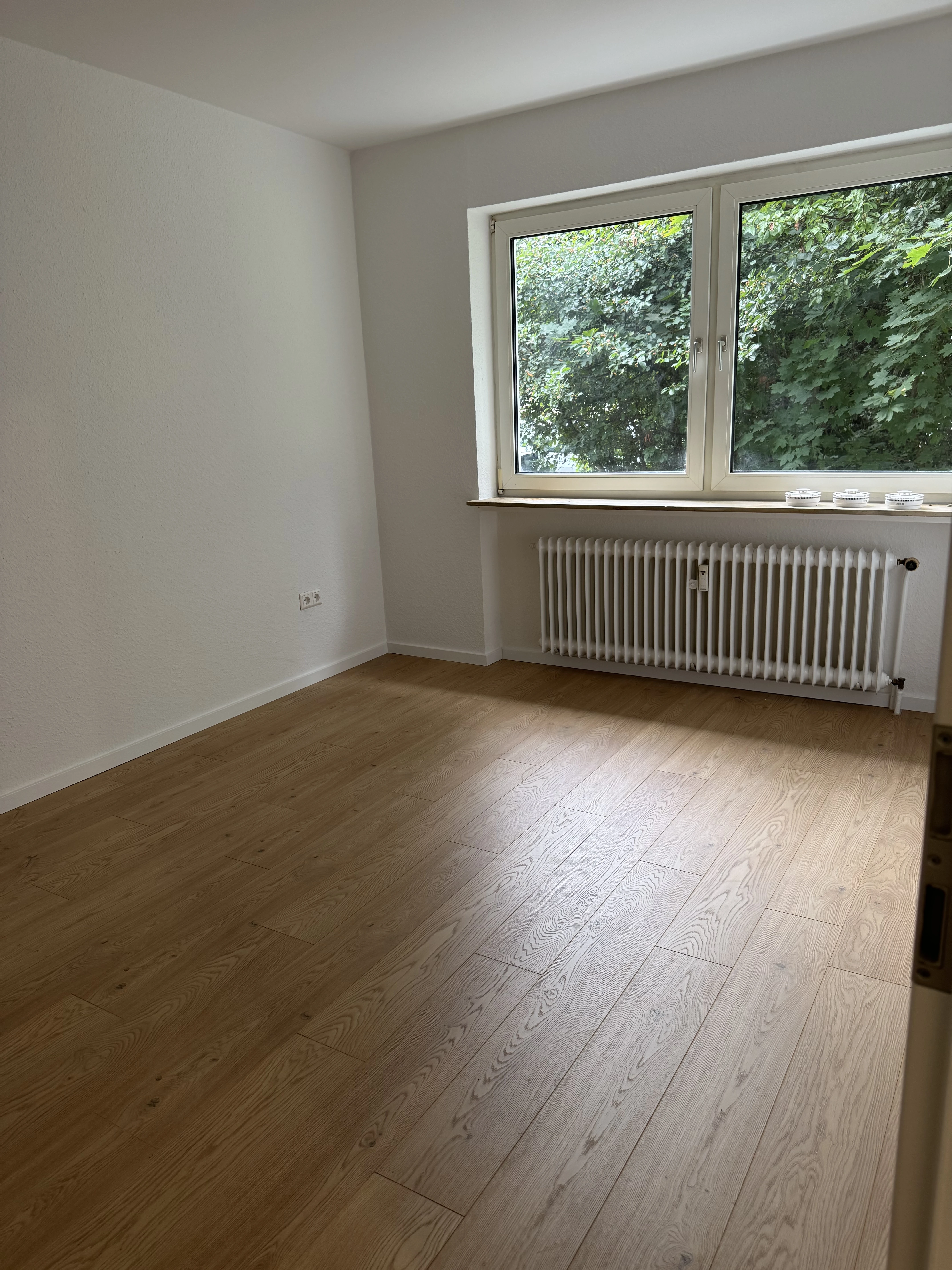 Schlafzimmerschrank neuem Laminatboden 