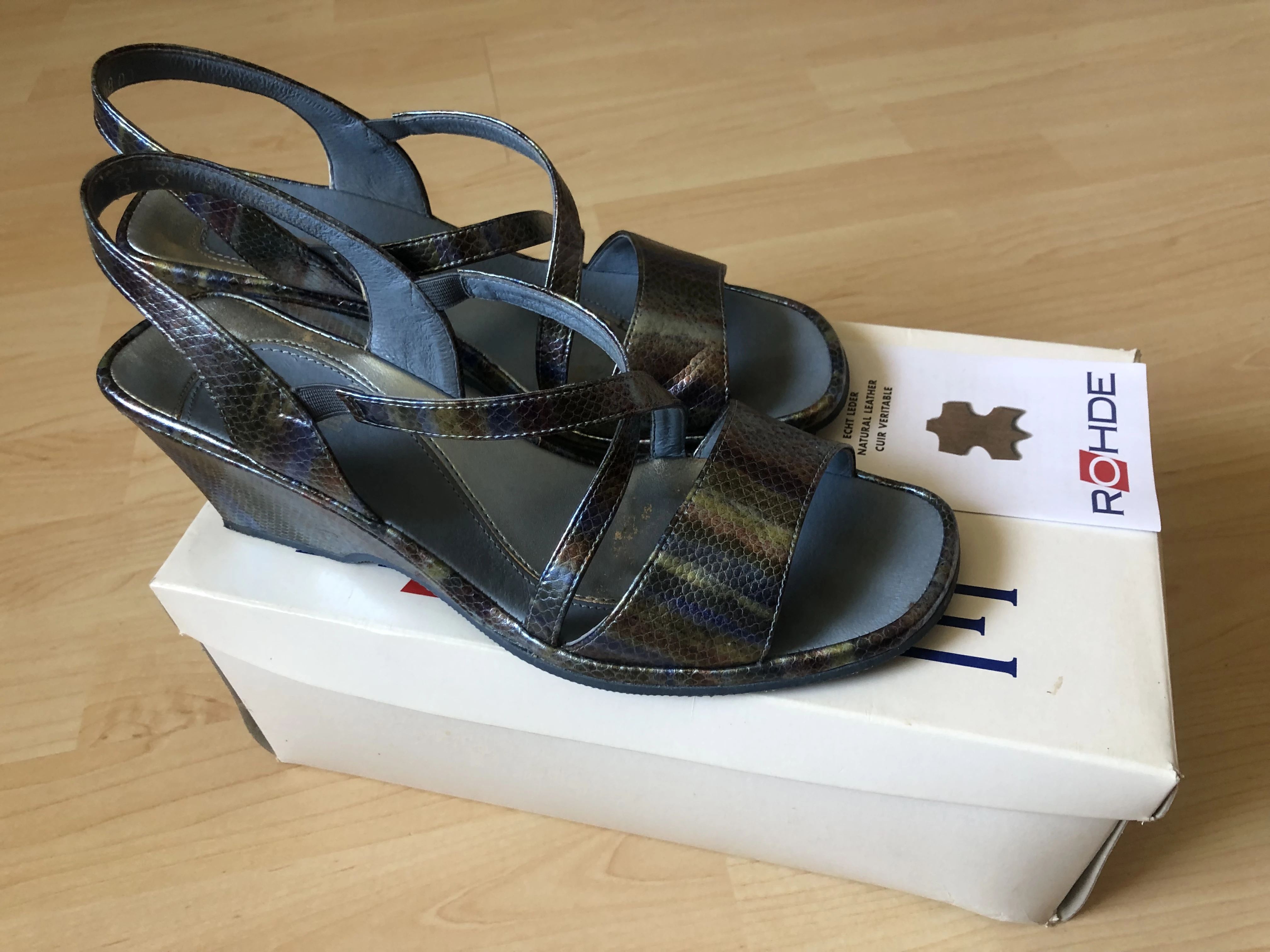 Hochwertige Damen-Schuhe Gr. 38 -neuwertig- 