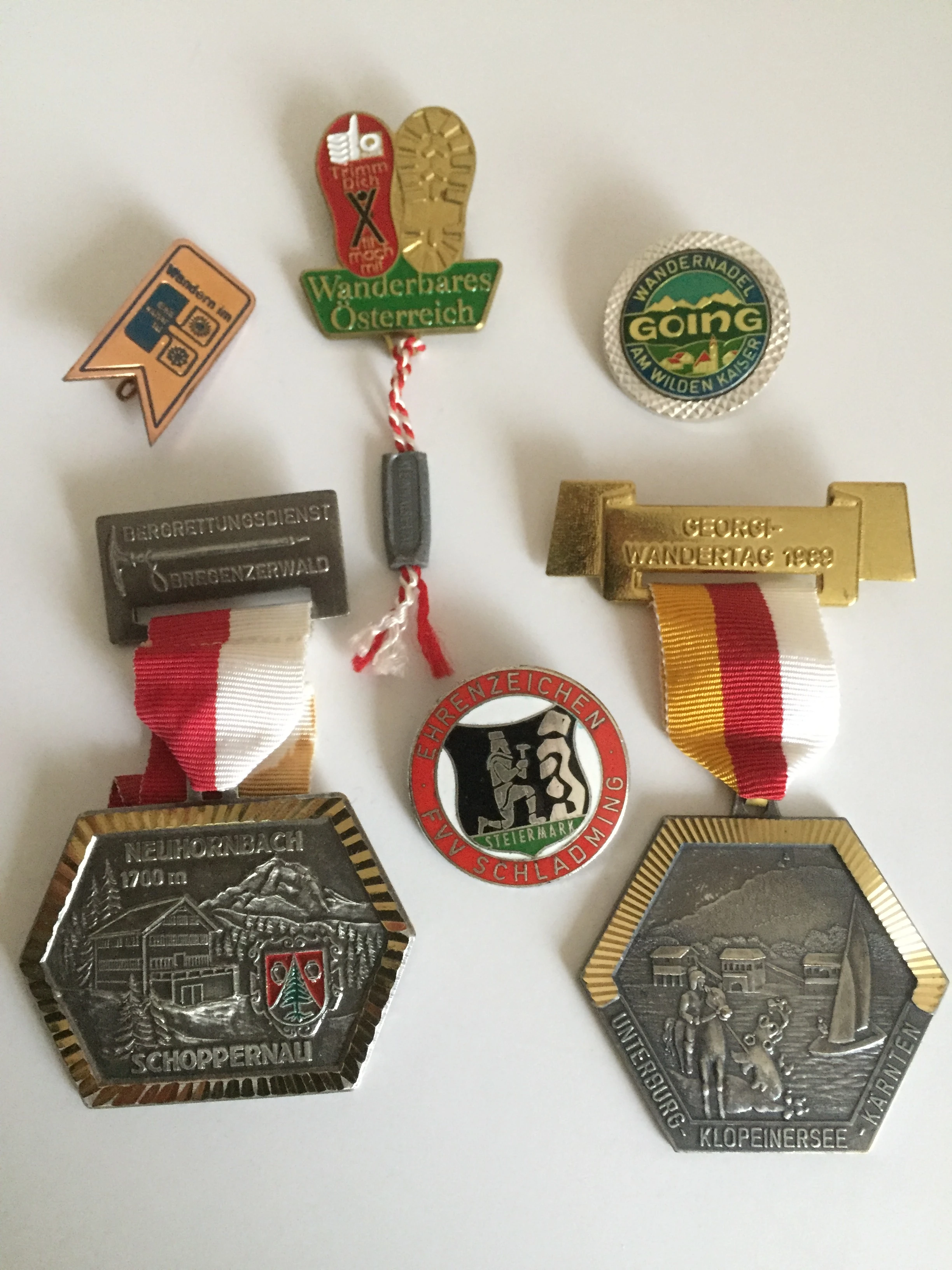   Wandernadeln in Gold und Silber 