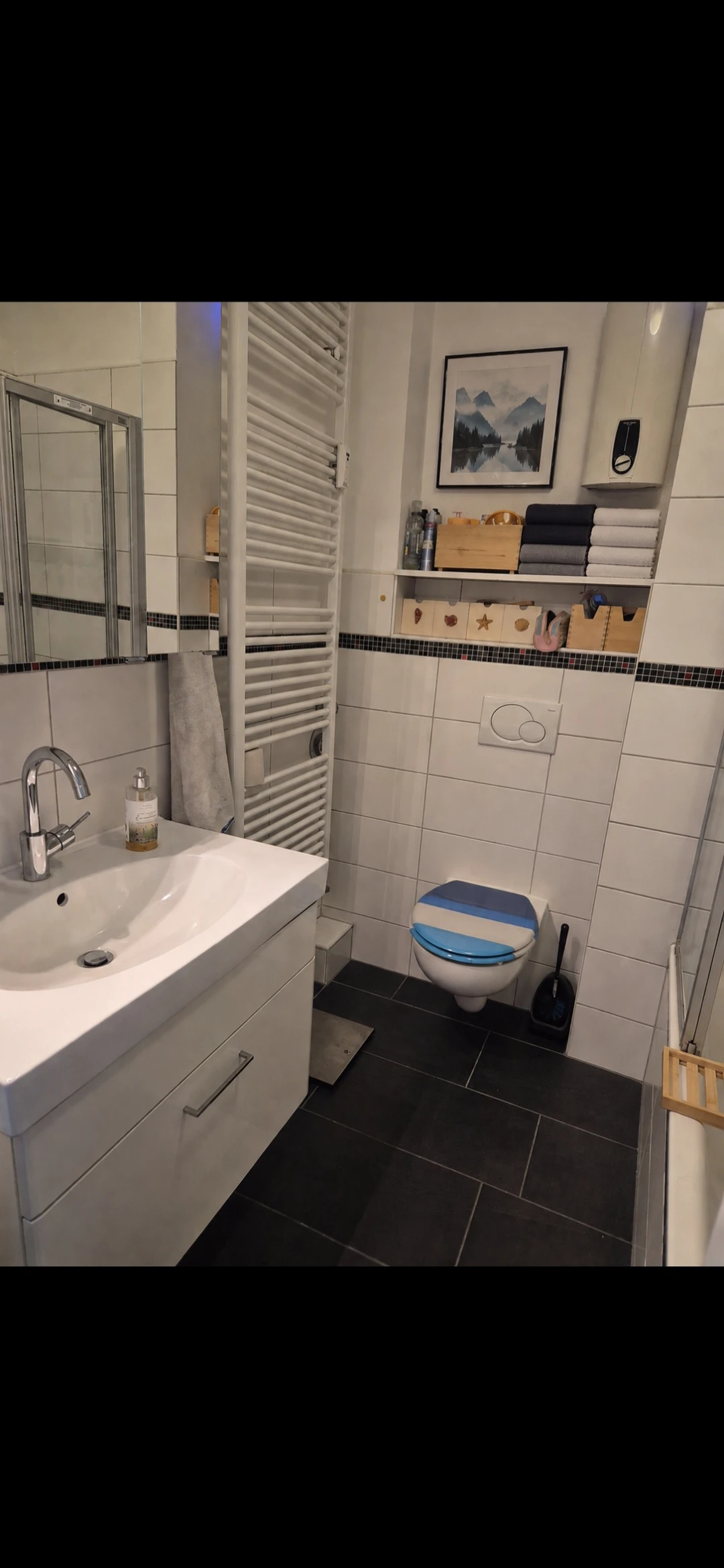 Badezimmer mit Duschwanne
