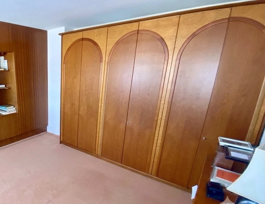 Kleiderschrank 