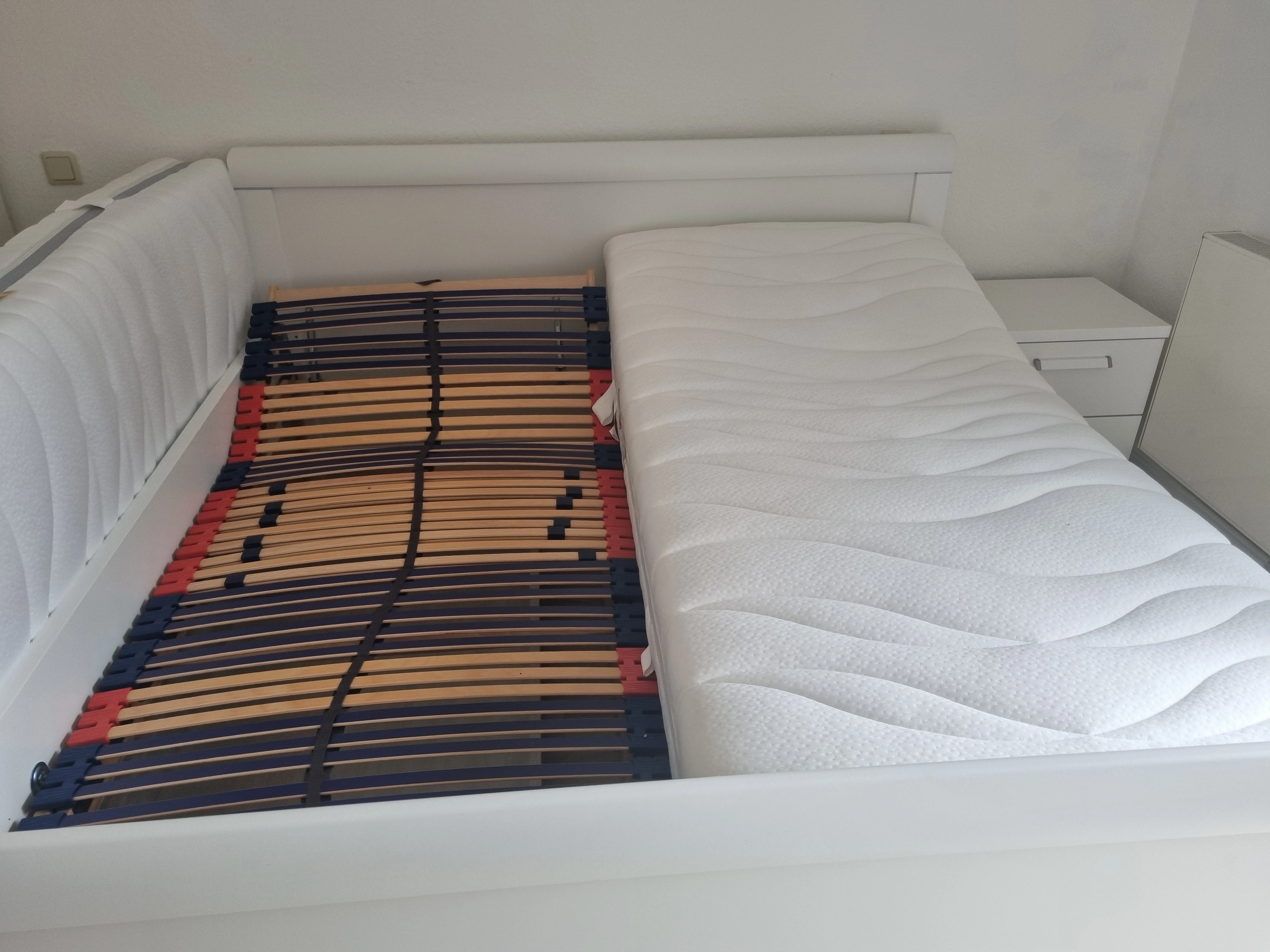 Doppelbett mit Matratze (unbenutzt aus Musterwohnung)