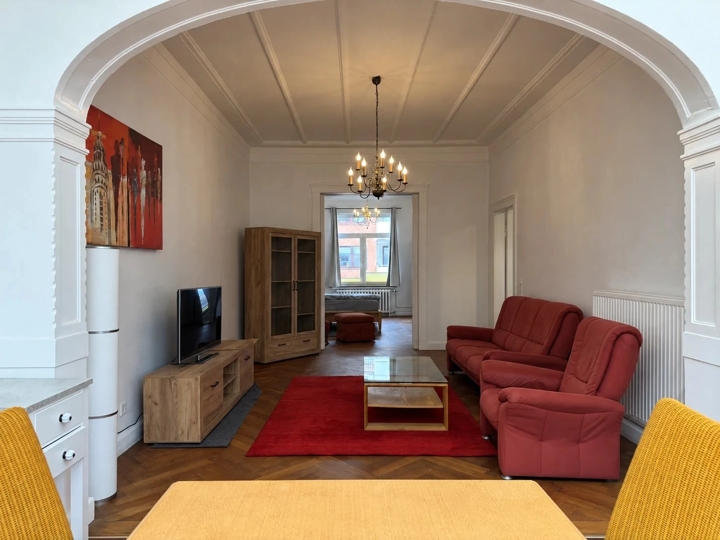 Wohnzimmer mit Blick auf das Schlafzimmer