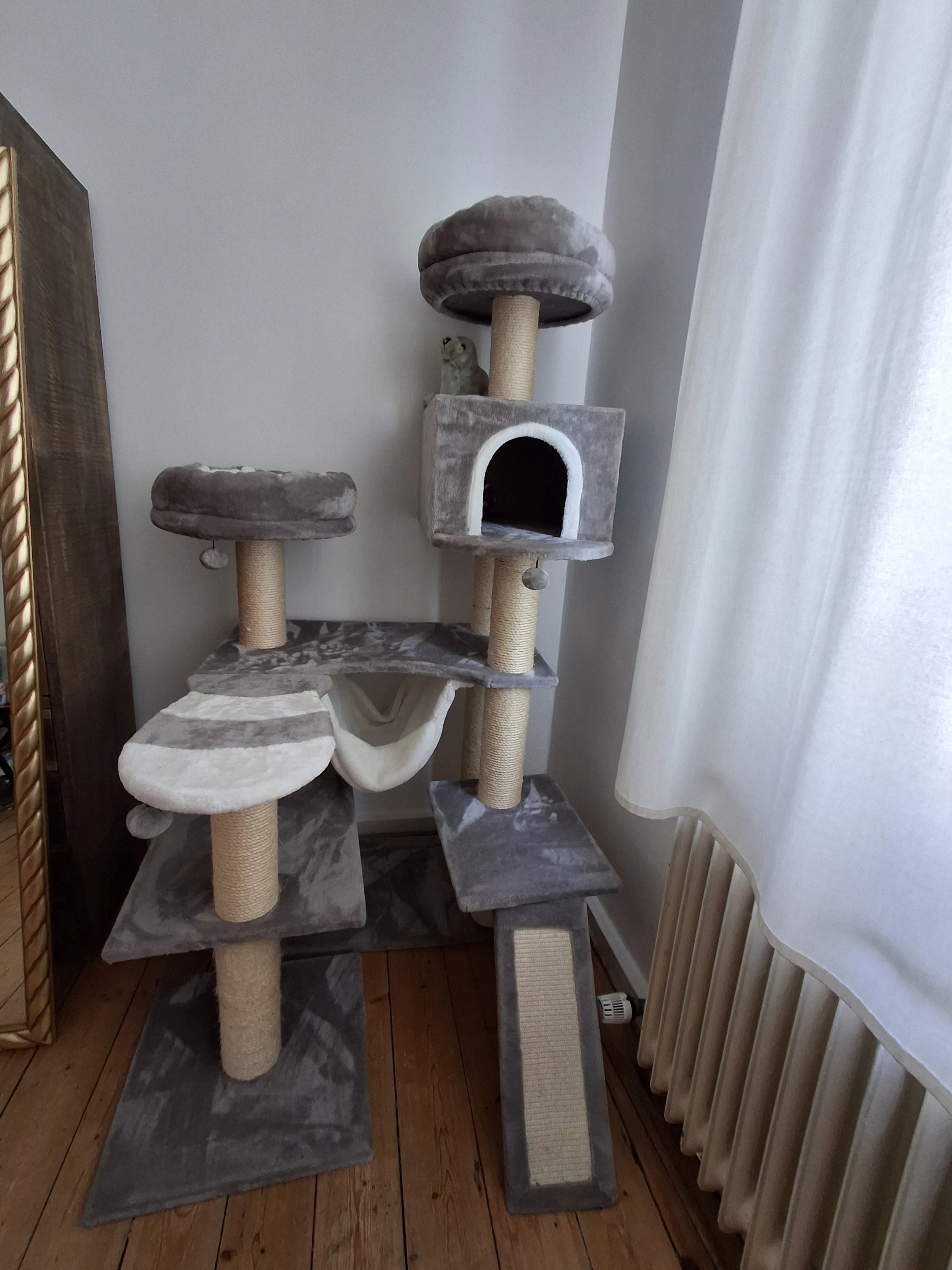 Schöner, neuwertiger Kratzbaum