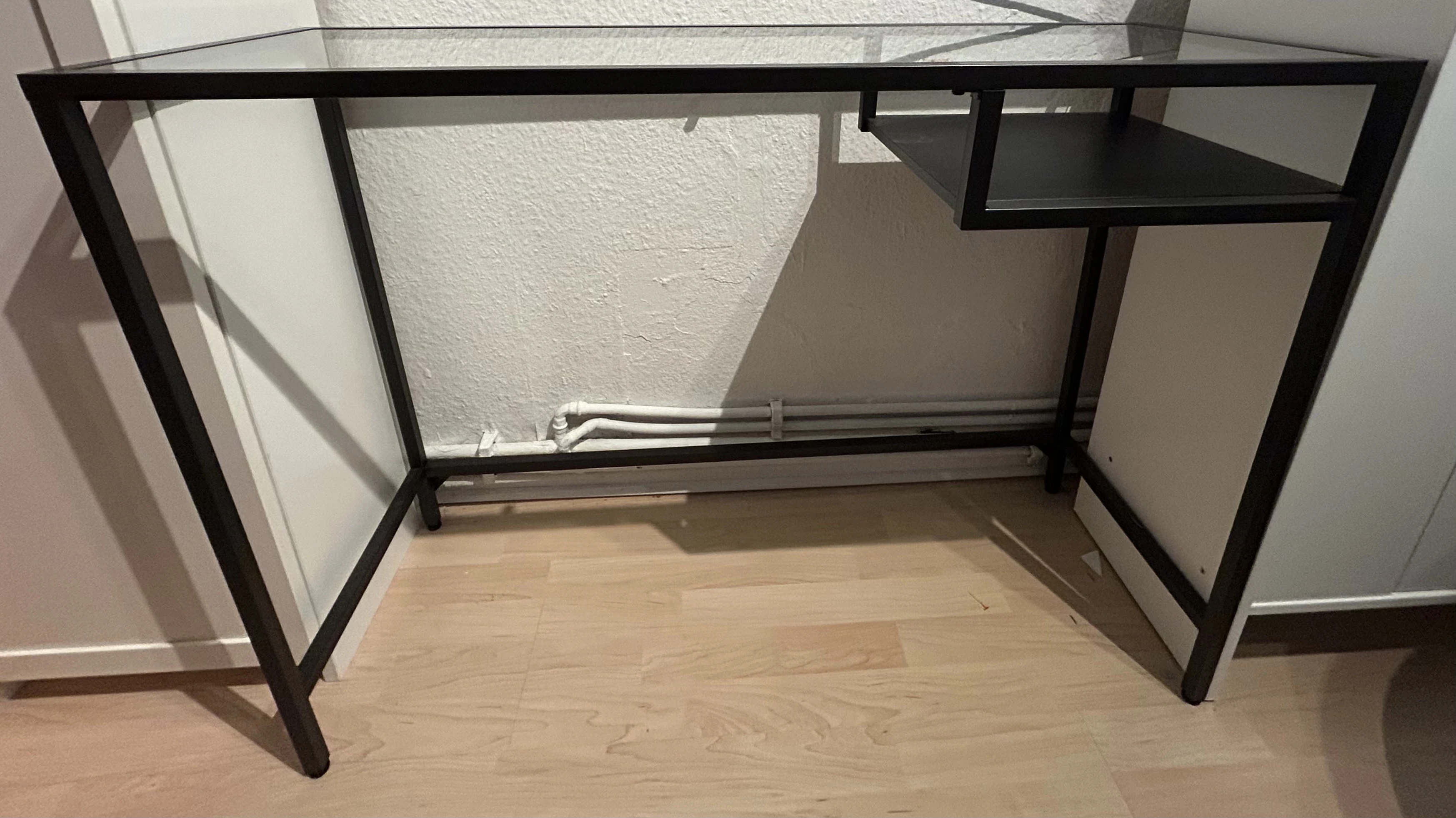 Schreibtisch front