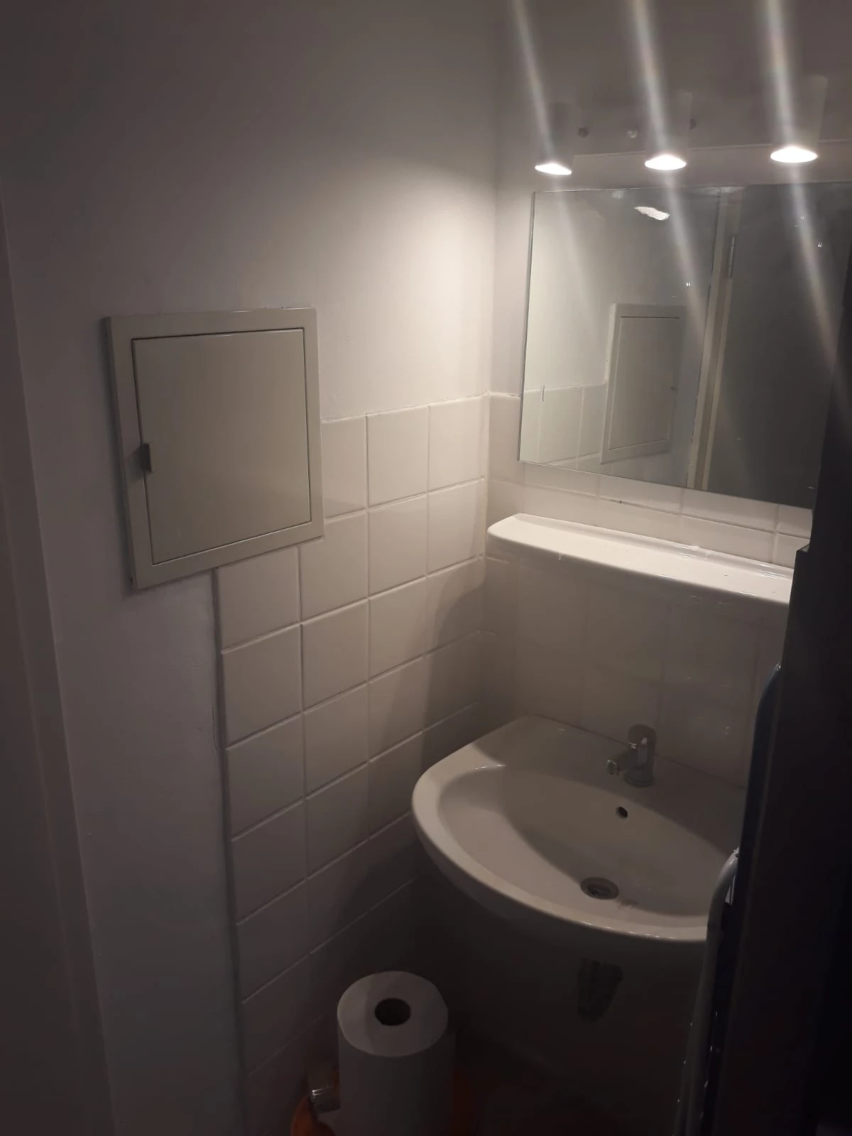 Waschbecken im Zimmer
