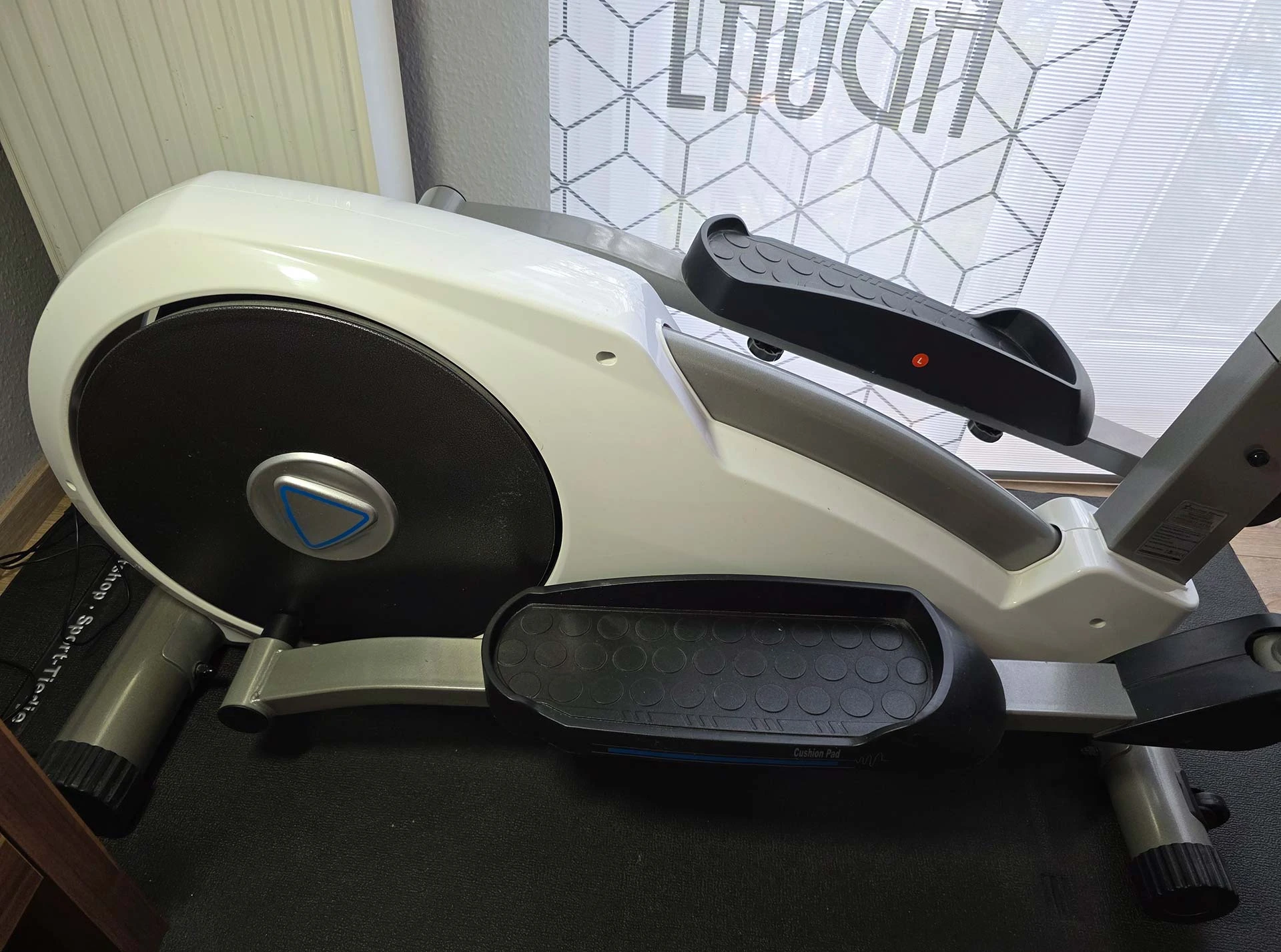 Seitenansicht cardiostrong EX40 Crosstrainer