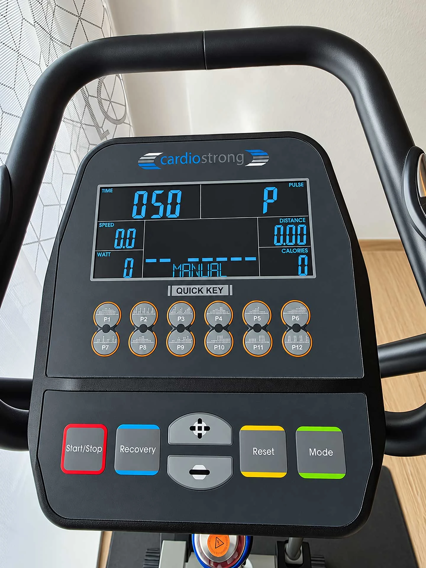 Display des cardiostrong EX40 Crosstrainer