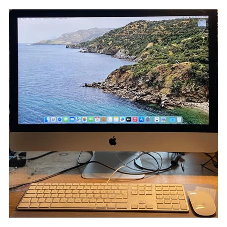 Imac mit Tastatur und Maus