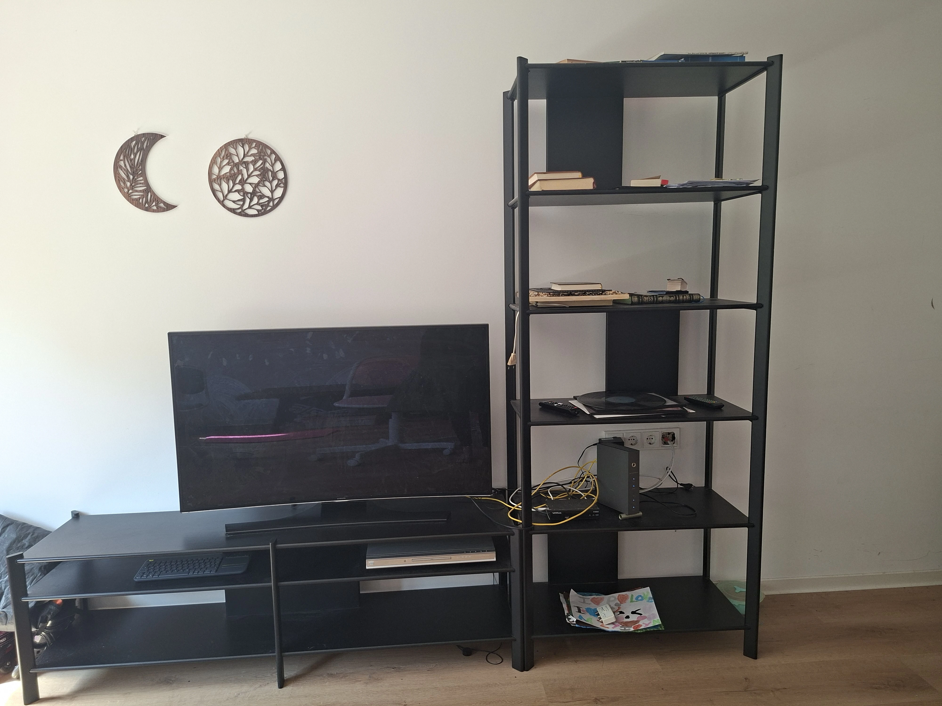 Regal aus TV Schrank und Bücherregal 