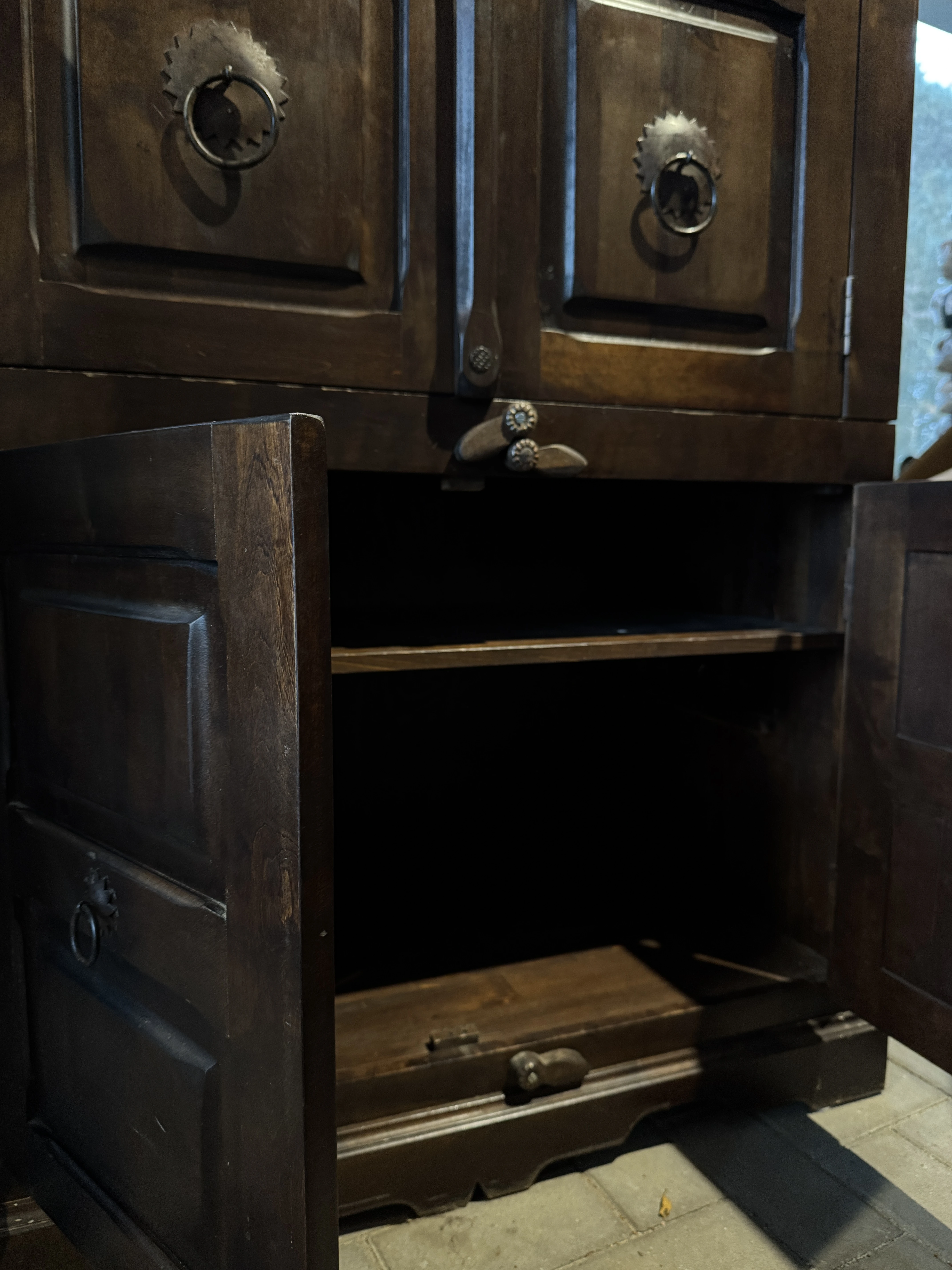 Schrank geöffnet 2