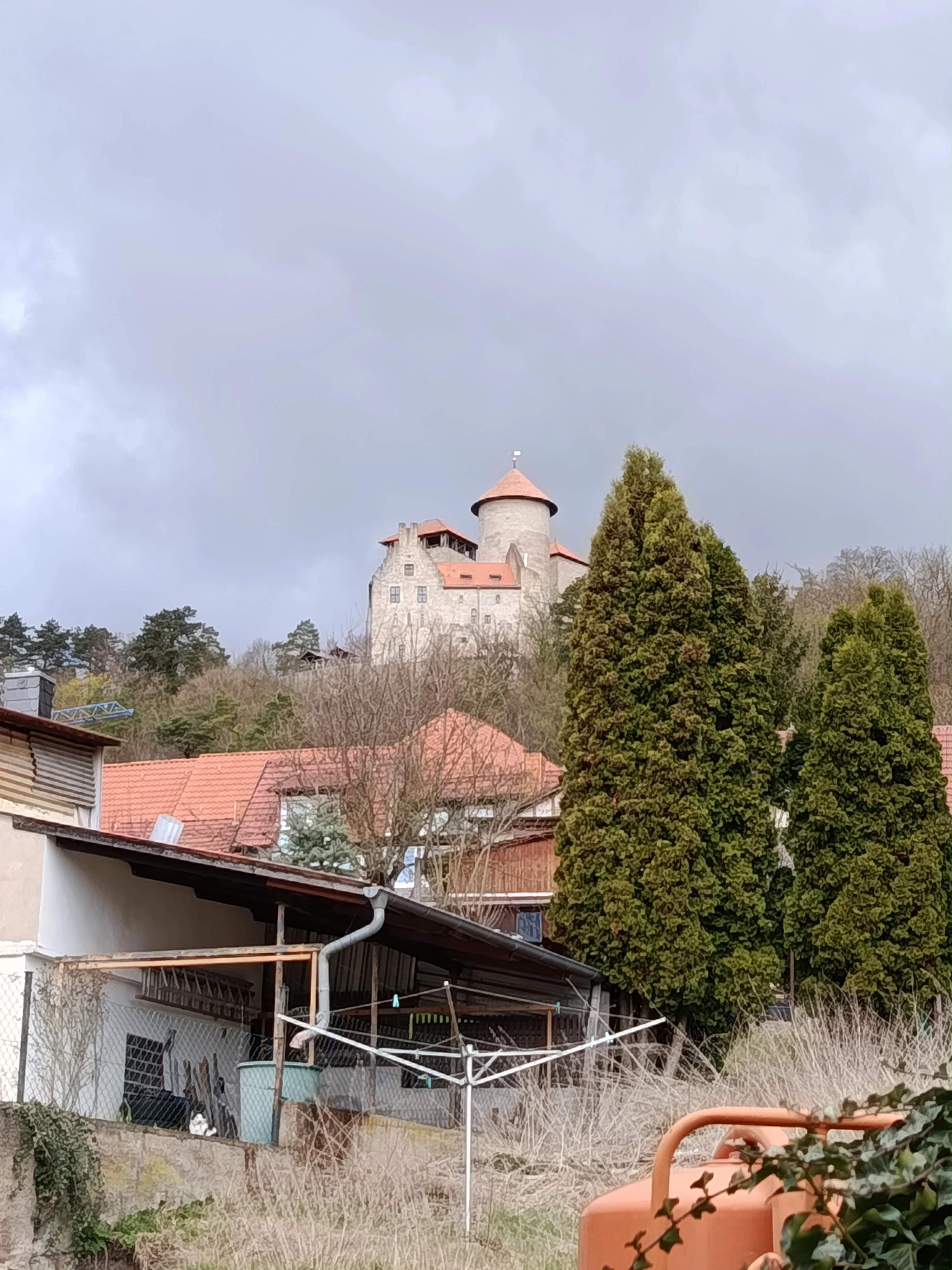 Burgblick aus Garten