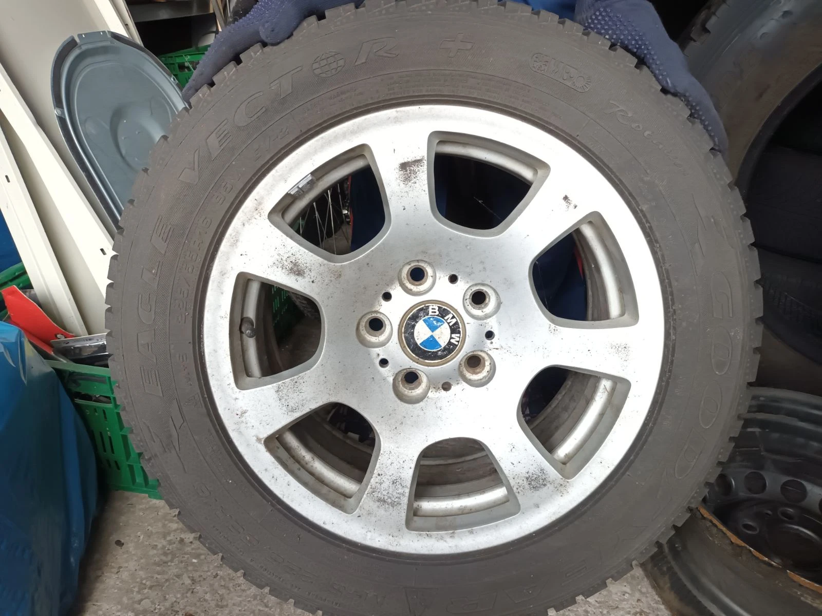 Autoreifen mit Felgen 