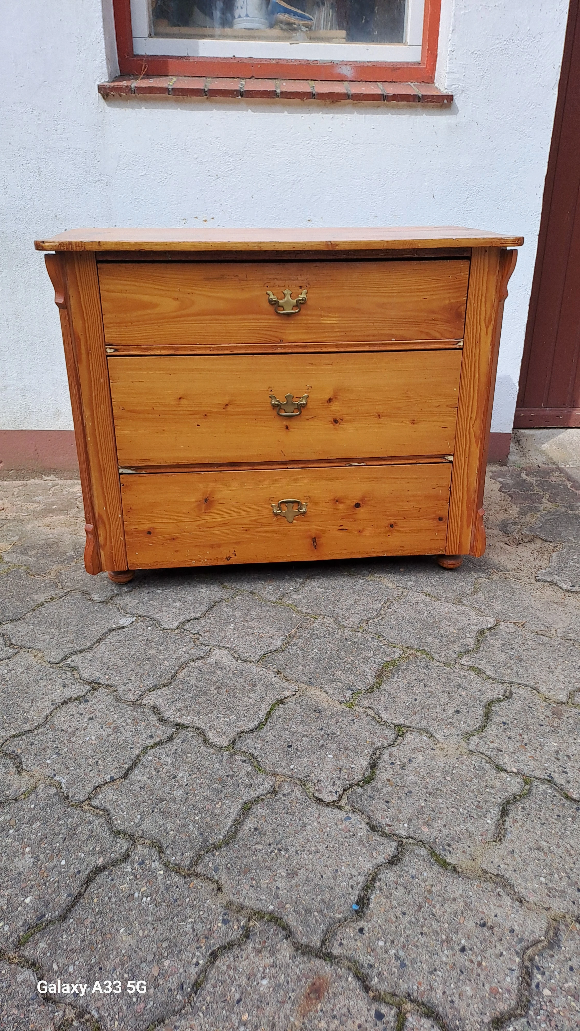Wunderschöne Vollholzkommode in einen guten gepflegten Zustand. 